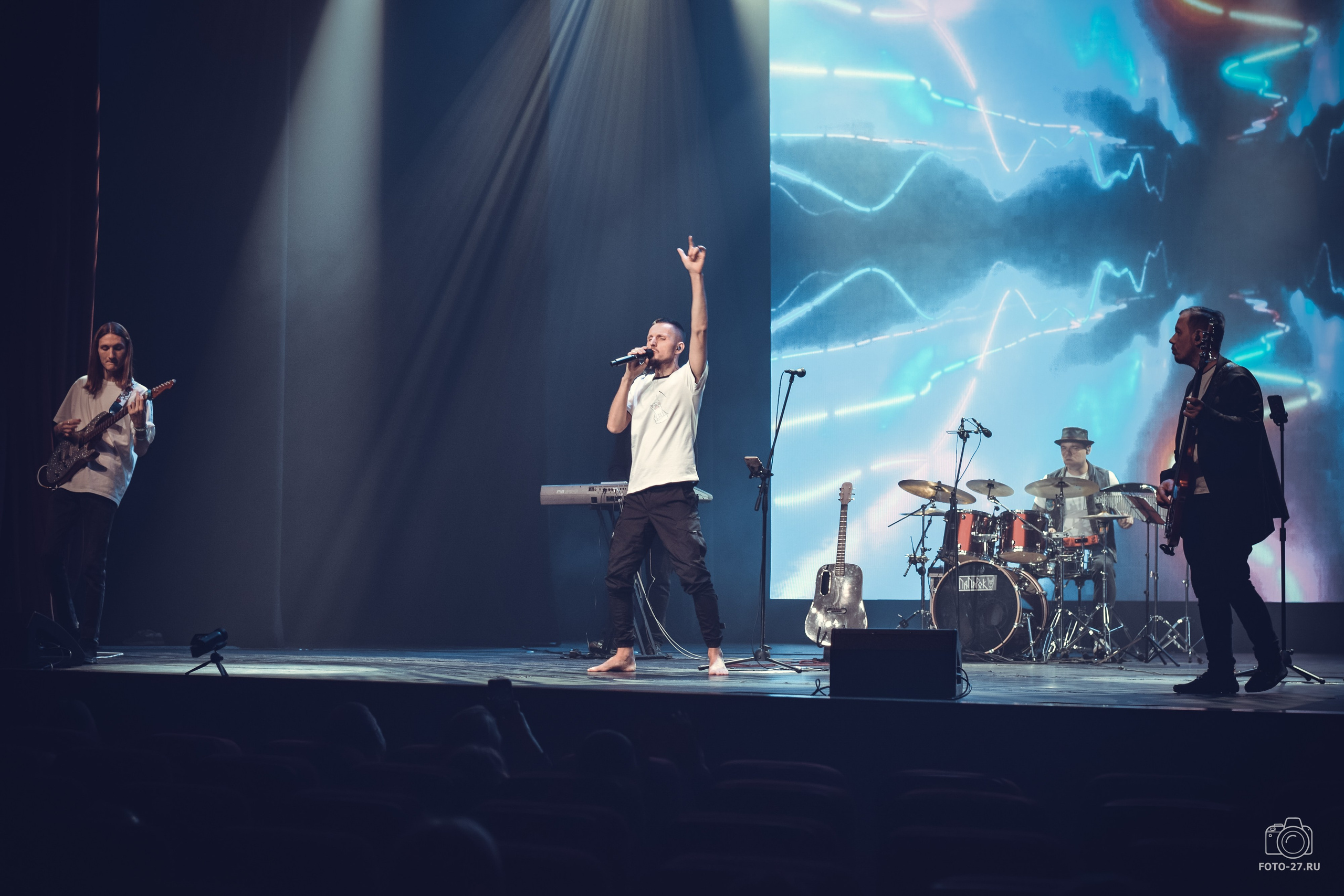 Антон Курдюмов фотограф в Хабаровске Рина Курдюмова фото27 foto27 Антон Дорофеев репортажный репортаж документалист Тони и Рина фотосоздатели ПаПаРоК Философия и любовь сольный концерт ОДОРА Хабаровск