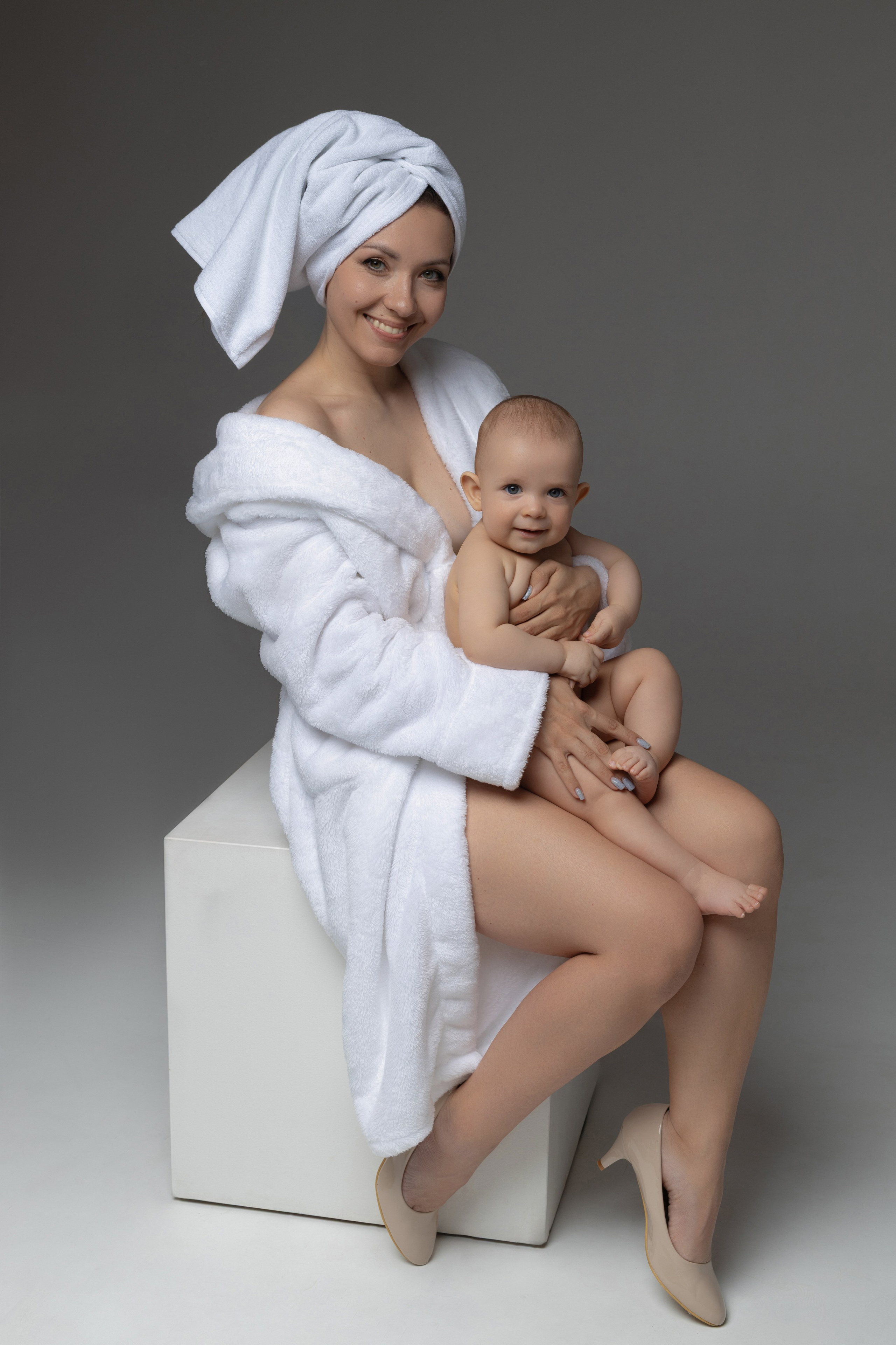 Мама и малыш. Фотограф новорожденных Модяева Ирина