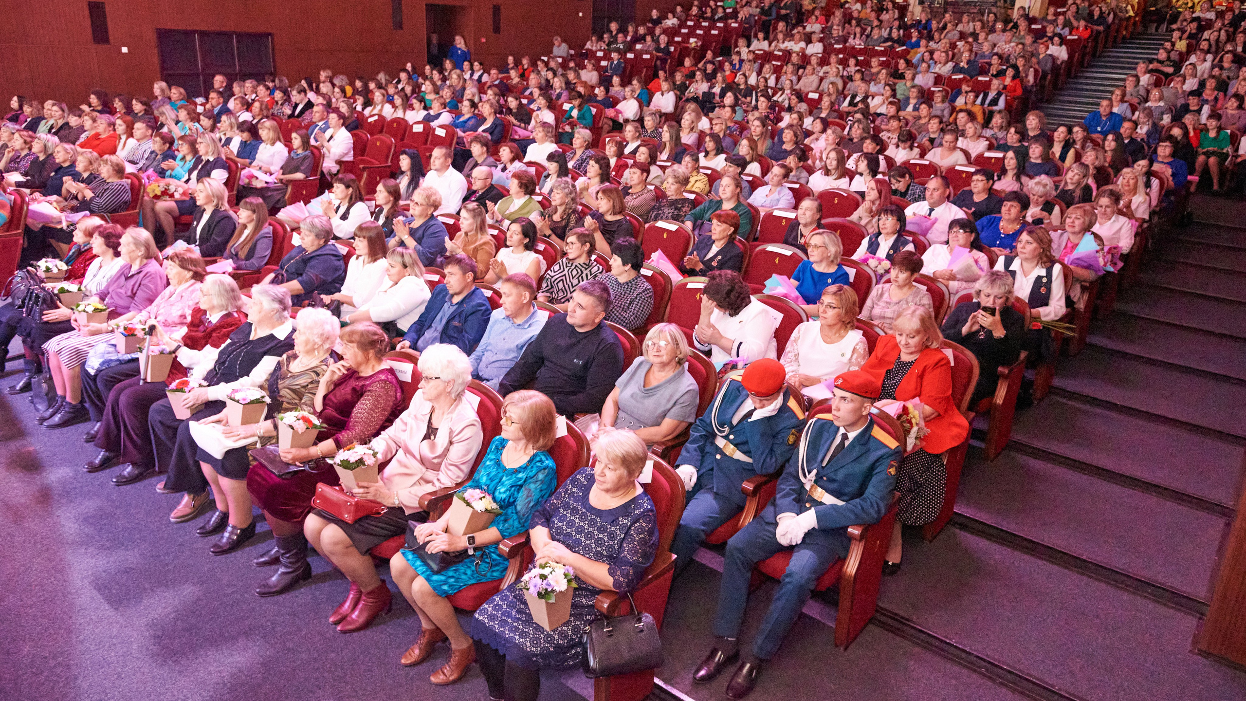 День учителя 2022. [fXph] Фотограф Масликов Илья. Съёмка мероприятий в Ленинске-Кузнецком