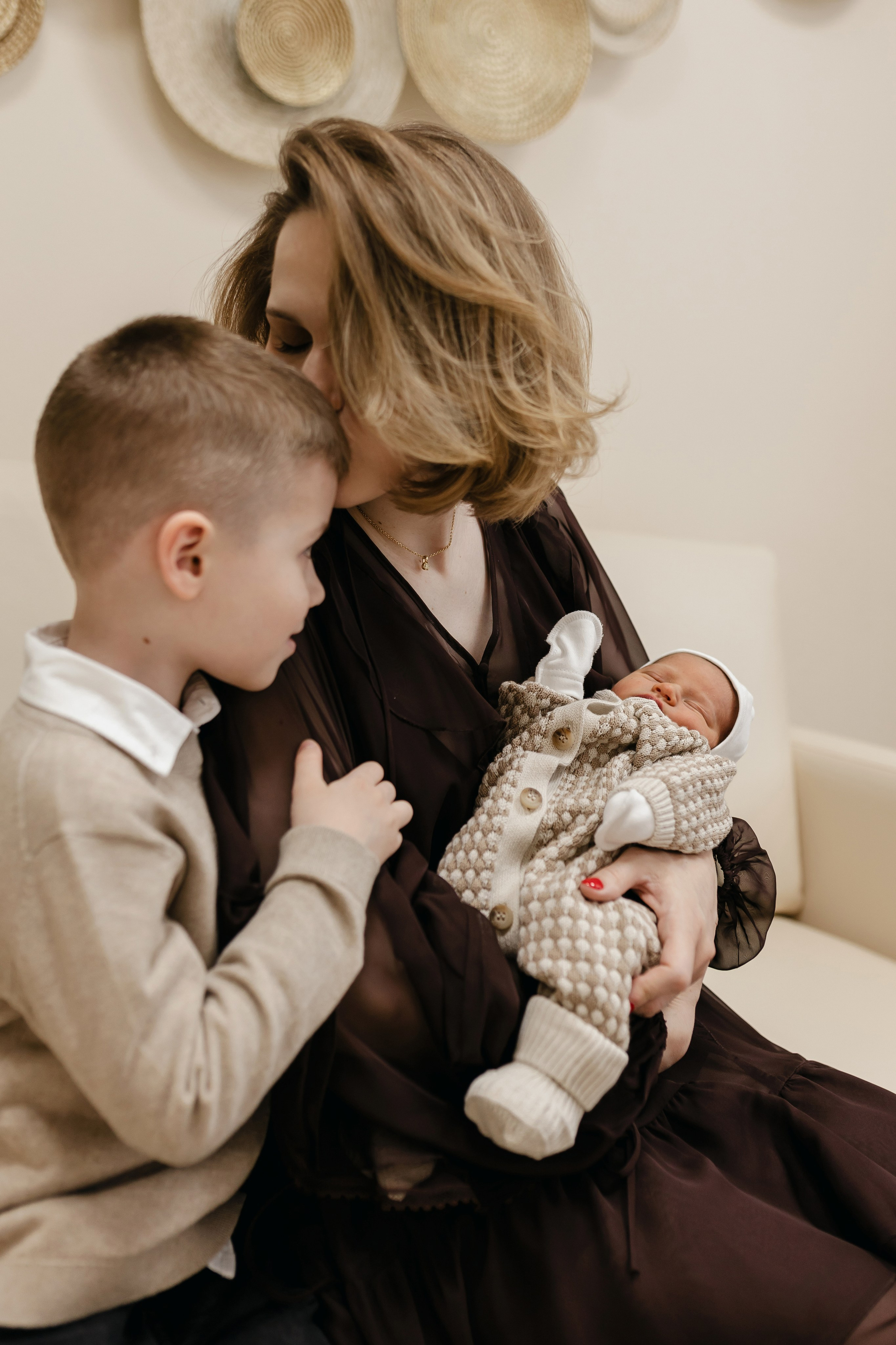 Фотограф на выписку из роддома в Краснодаре, выписка из Екатерининского роддома, фотограф Яна Морева. Семейный фотограф в Краснодаре Яна Морева