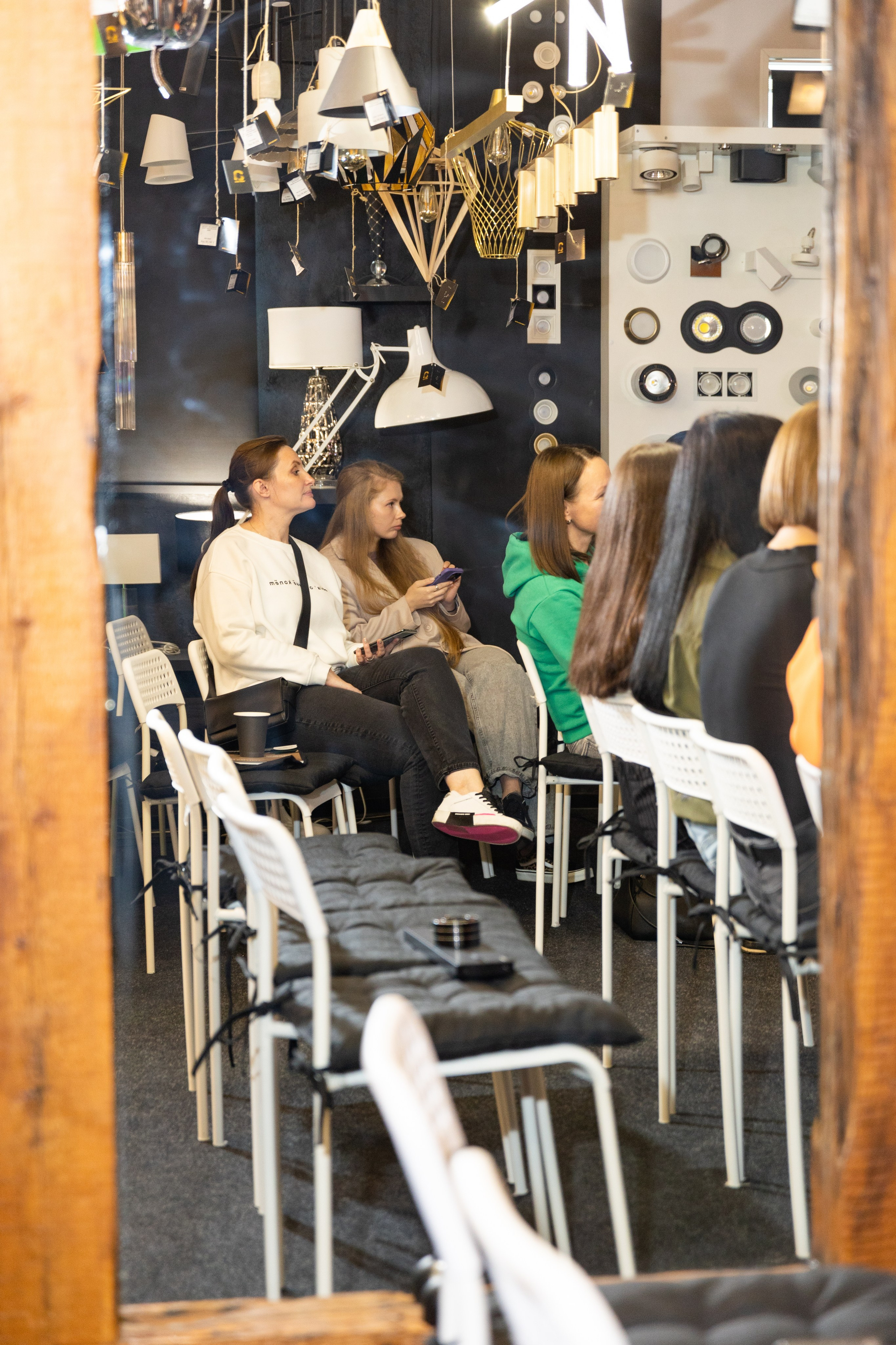 Презентация в салоне света Абажюр. Выпускные альбомы во Владивостоке