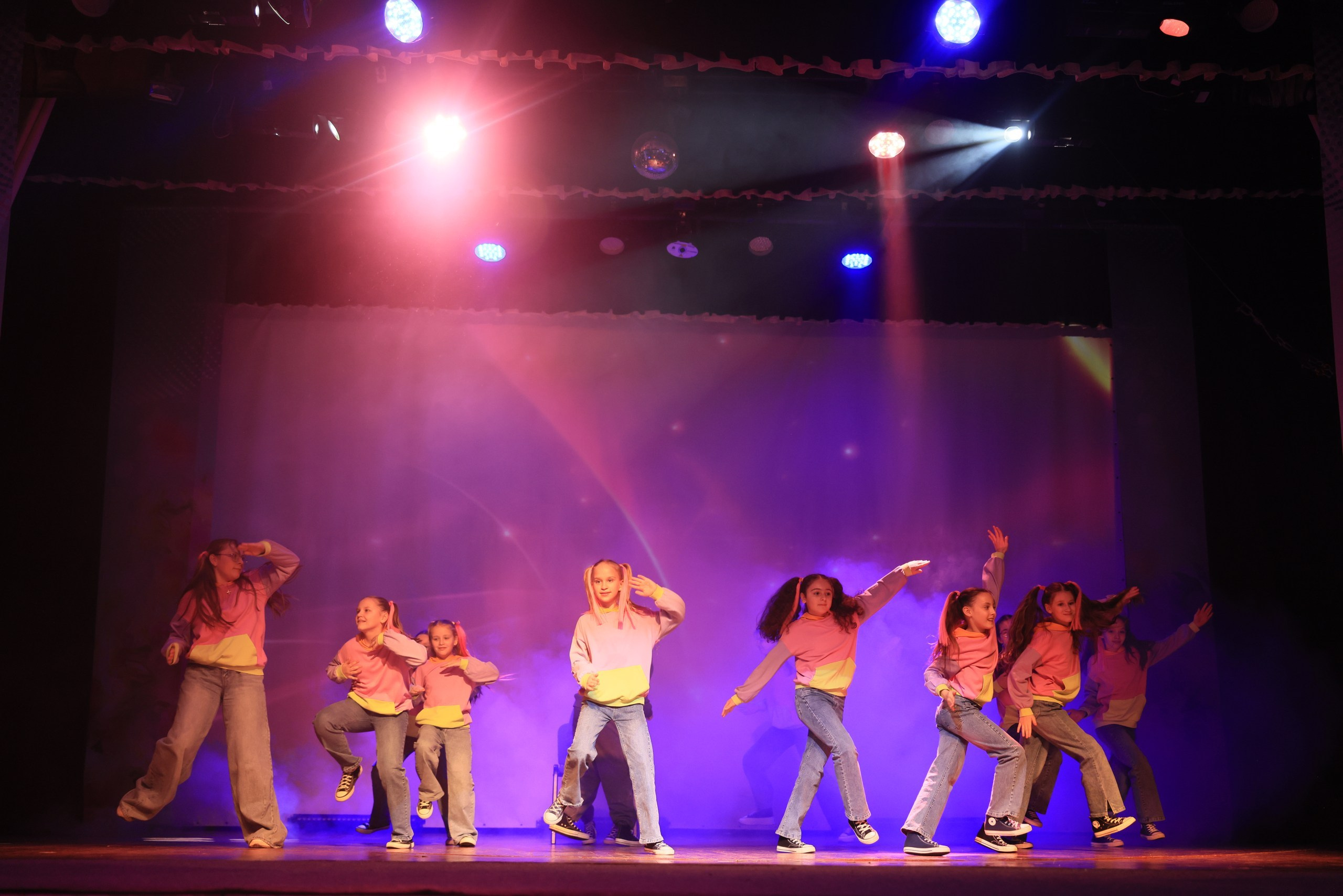 Концерт к 8 Марта в ДК «Металлург» г. Тула. Фотограф в Туле Крупский АнДРей. Фотостудия «КАДР71» в Туле