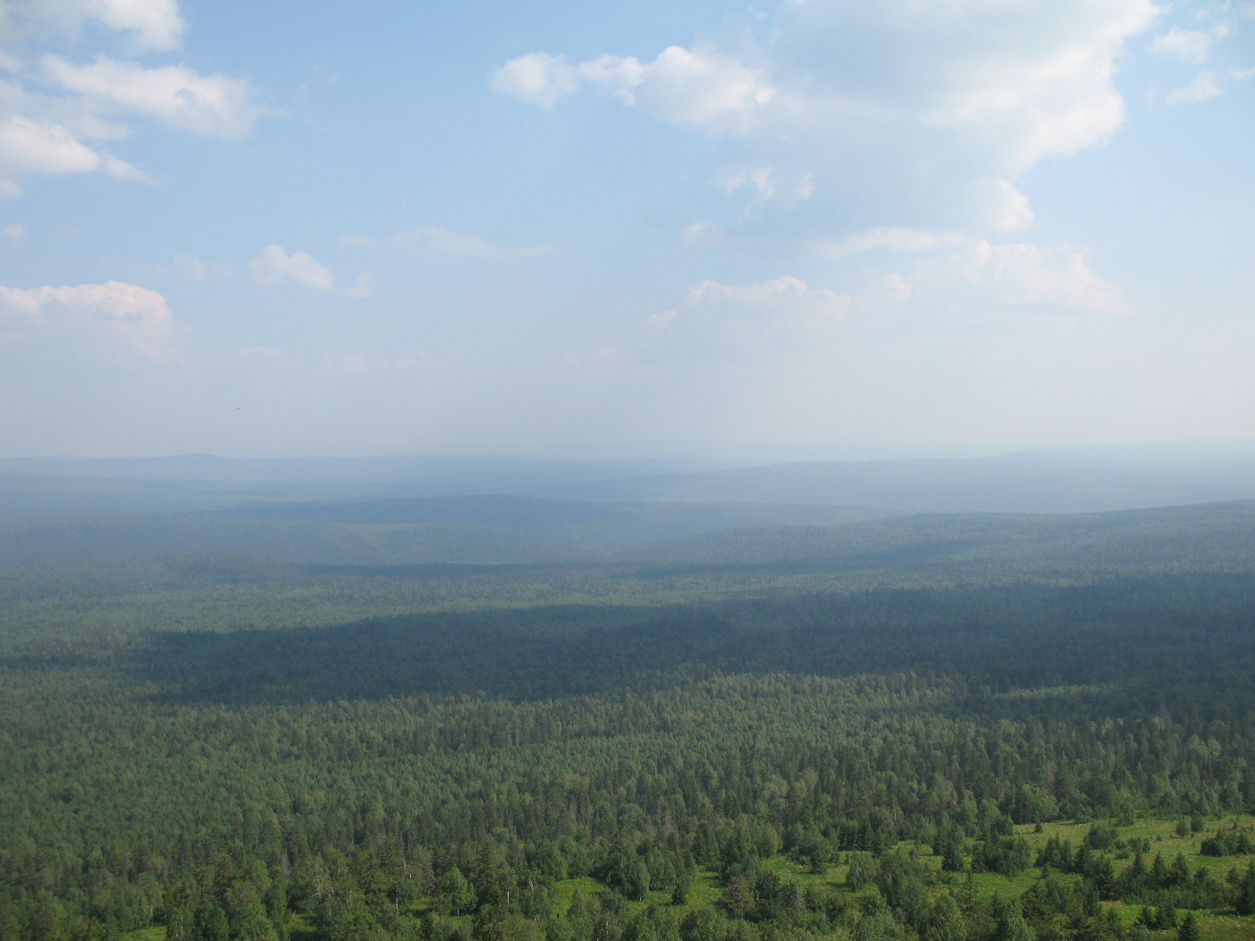 Вид, открывающийся с вершины Южного Басега. 