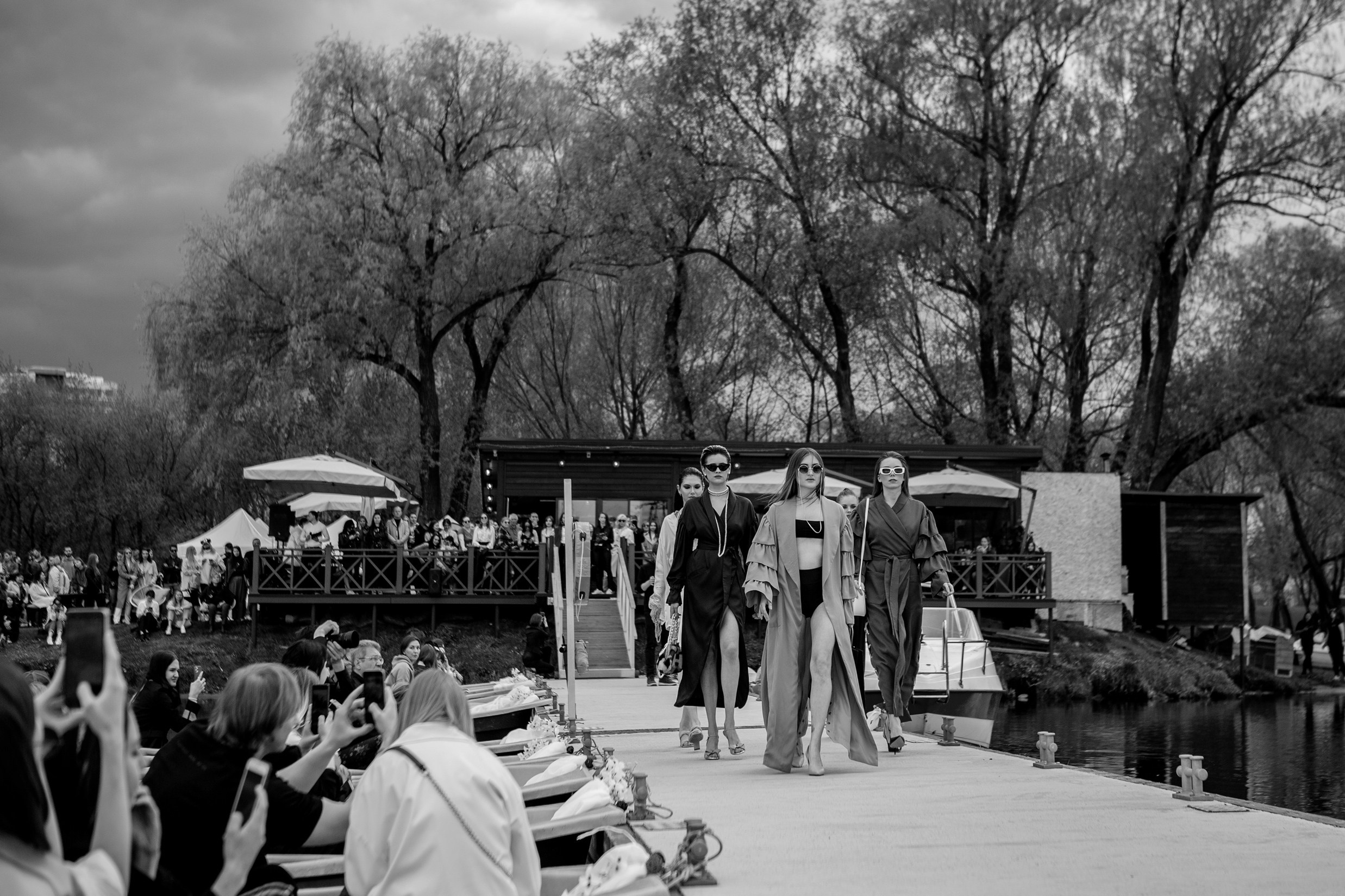 Показ на воде. Свадебный и портретный фотограф Москва