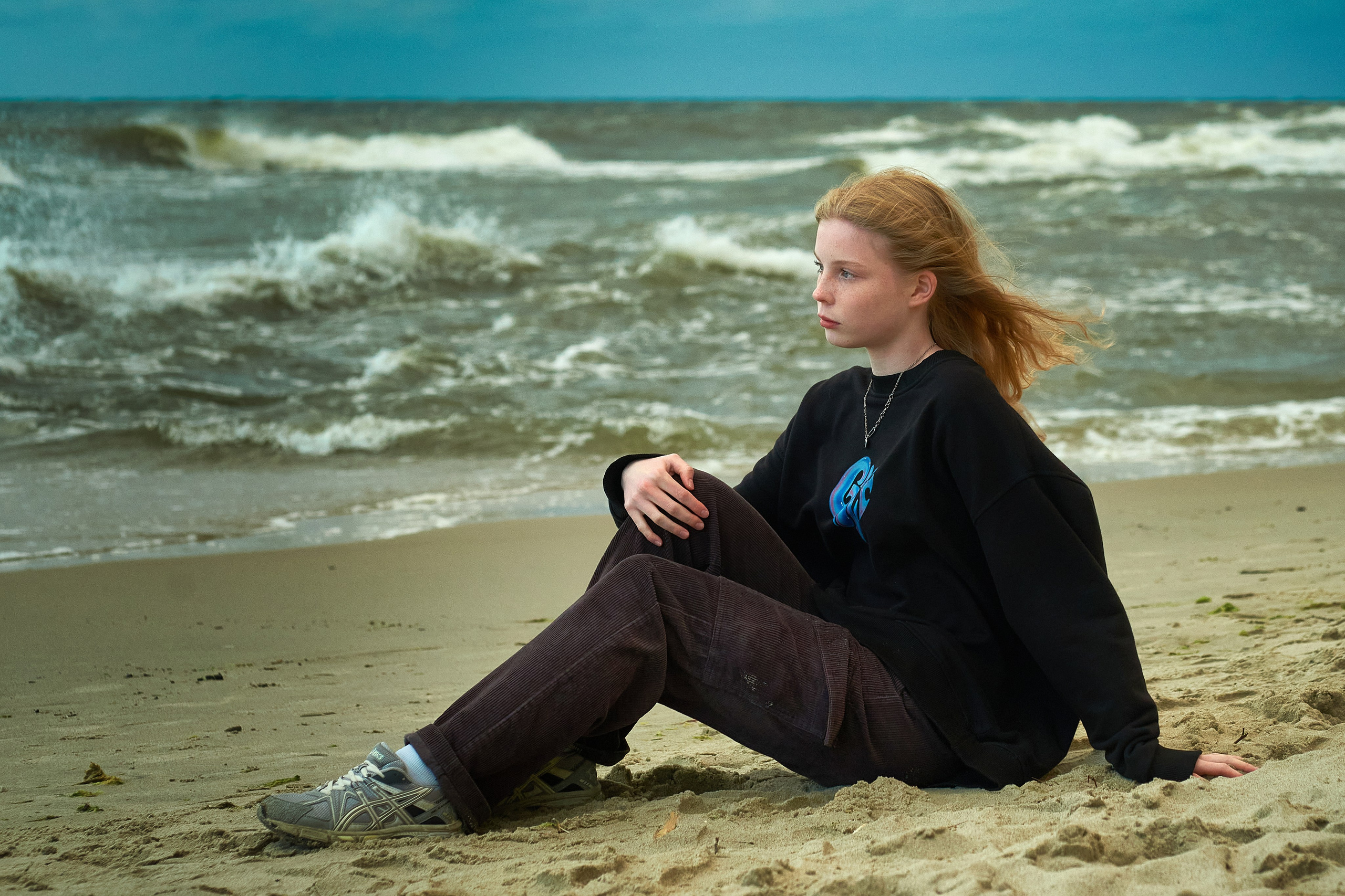 Море и девушка. Фотограф Владимир Артамонов.