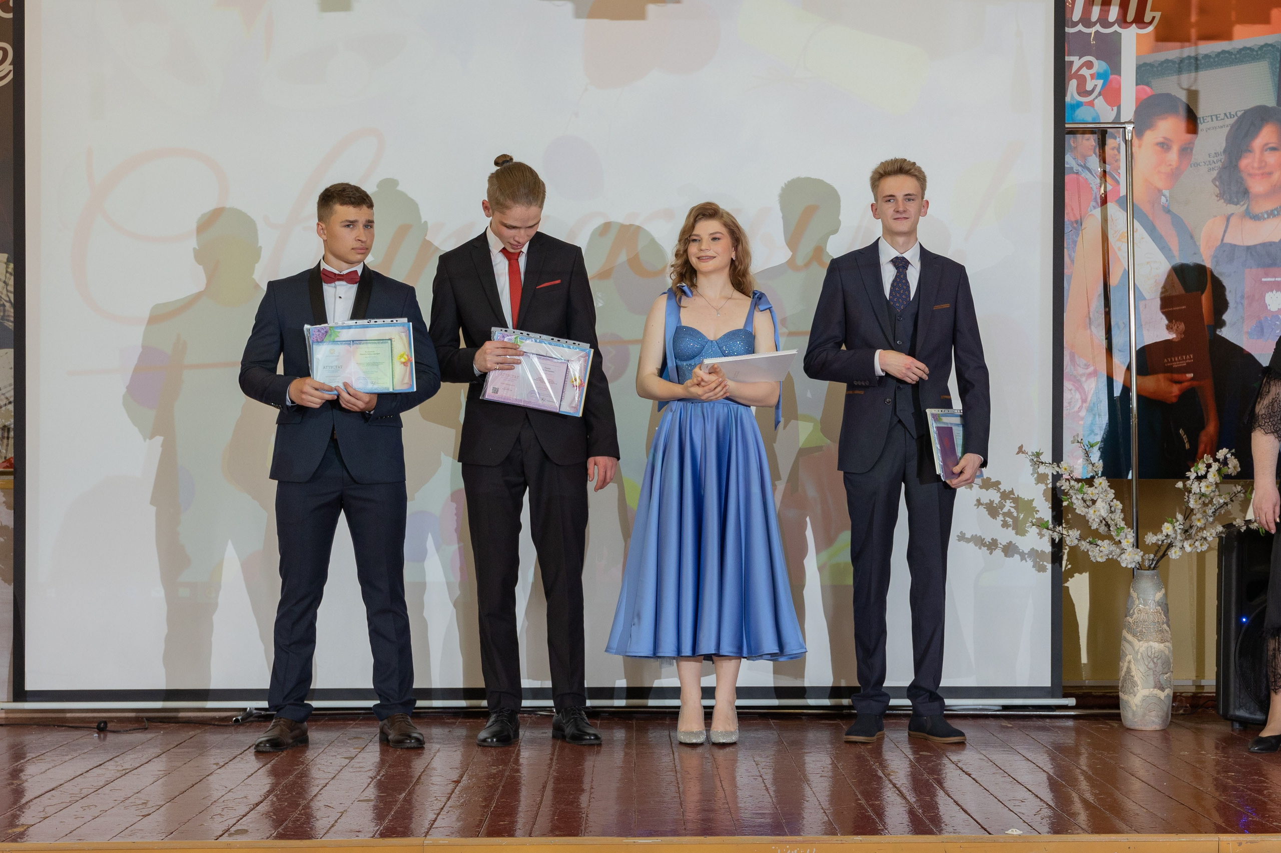 Выпускной вечер в школе № 58. Выпускные альбомы во Владивостоке