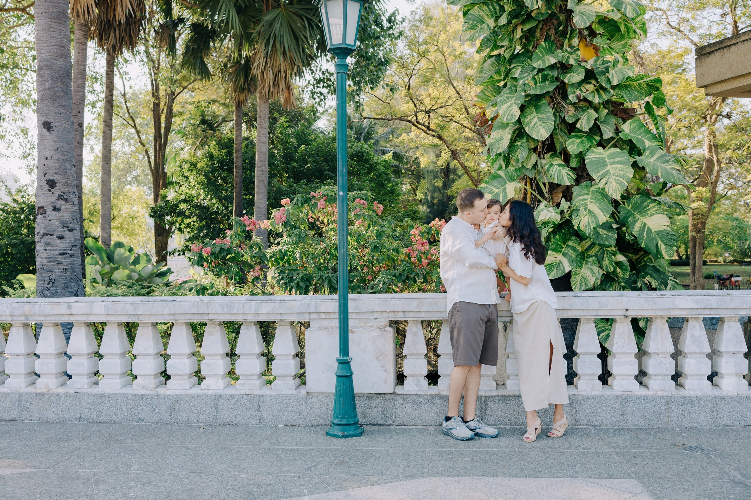 Family photoshoot in Bangkok. Fedor Lemeshko — Destination Wedding and Family Lifestyle photographer