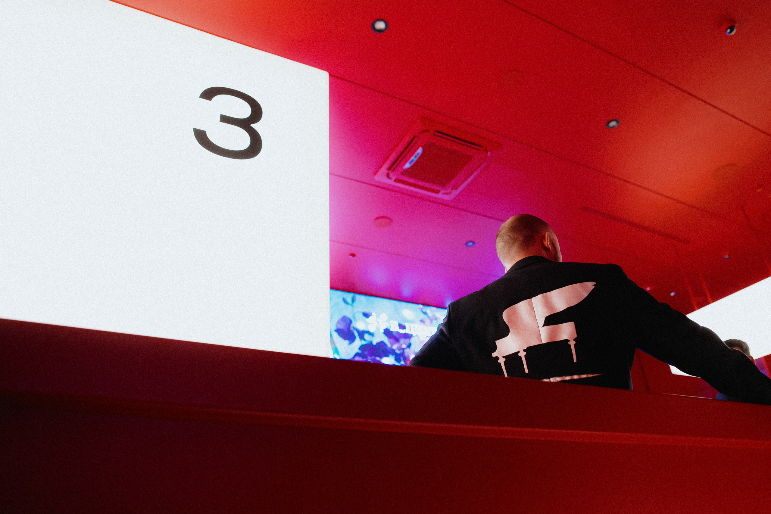 MIRAGE BOLSHOY x RMS. Photographer — ERASTOV