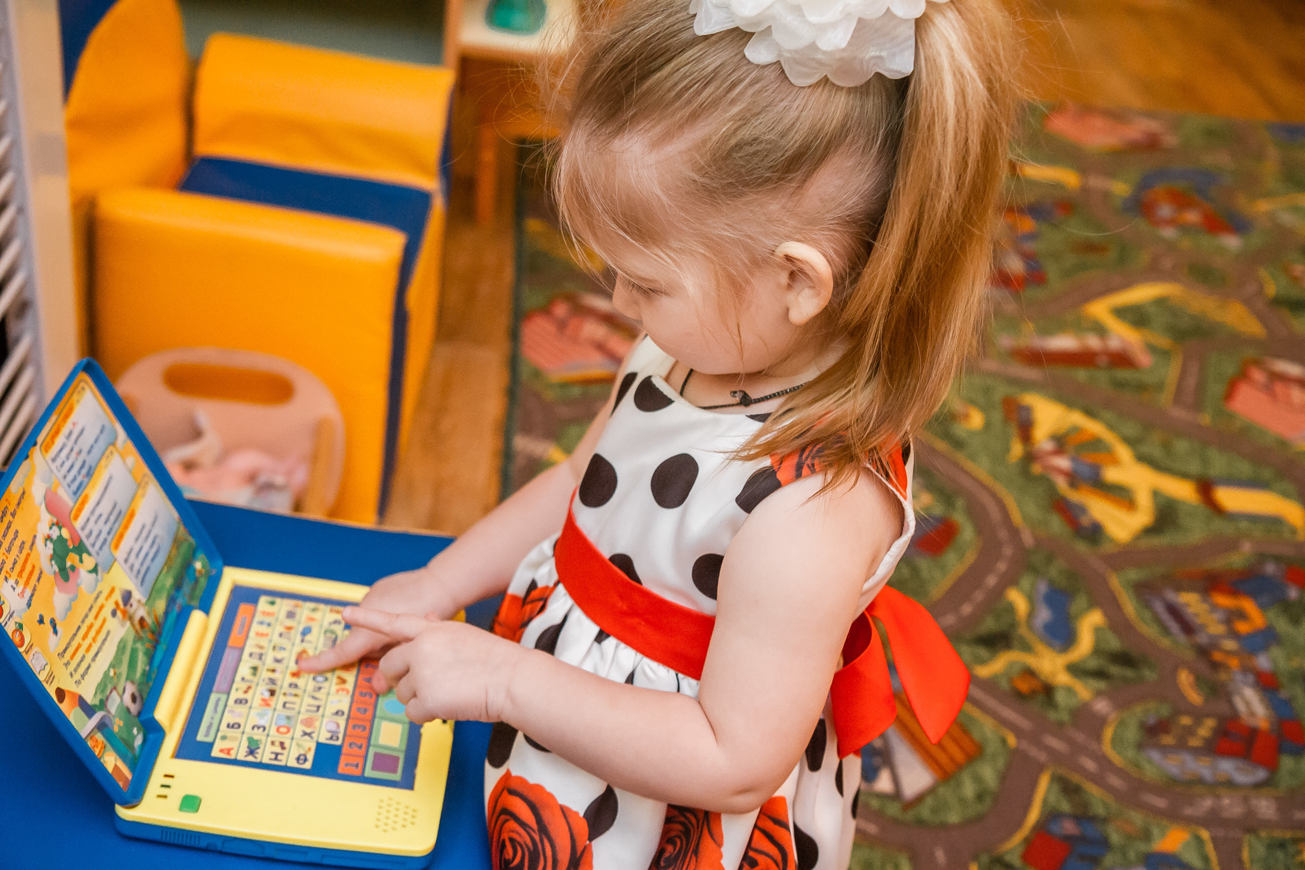 Новый год в ясельках. Фотографиня Мария Дикова