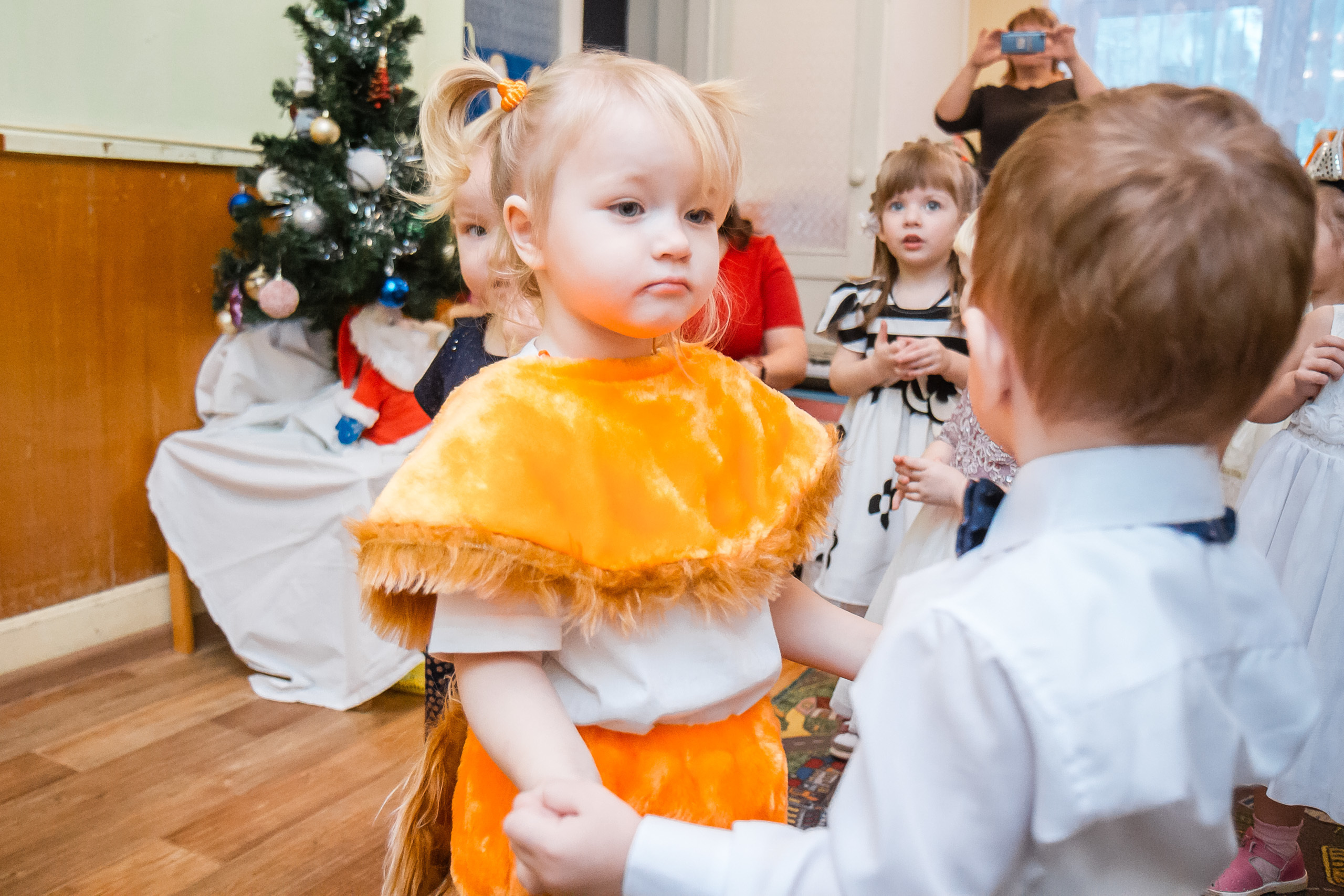 Новый год в ясельках. Фотографиня Мария Дикова