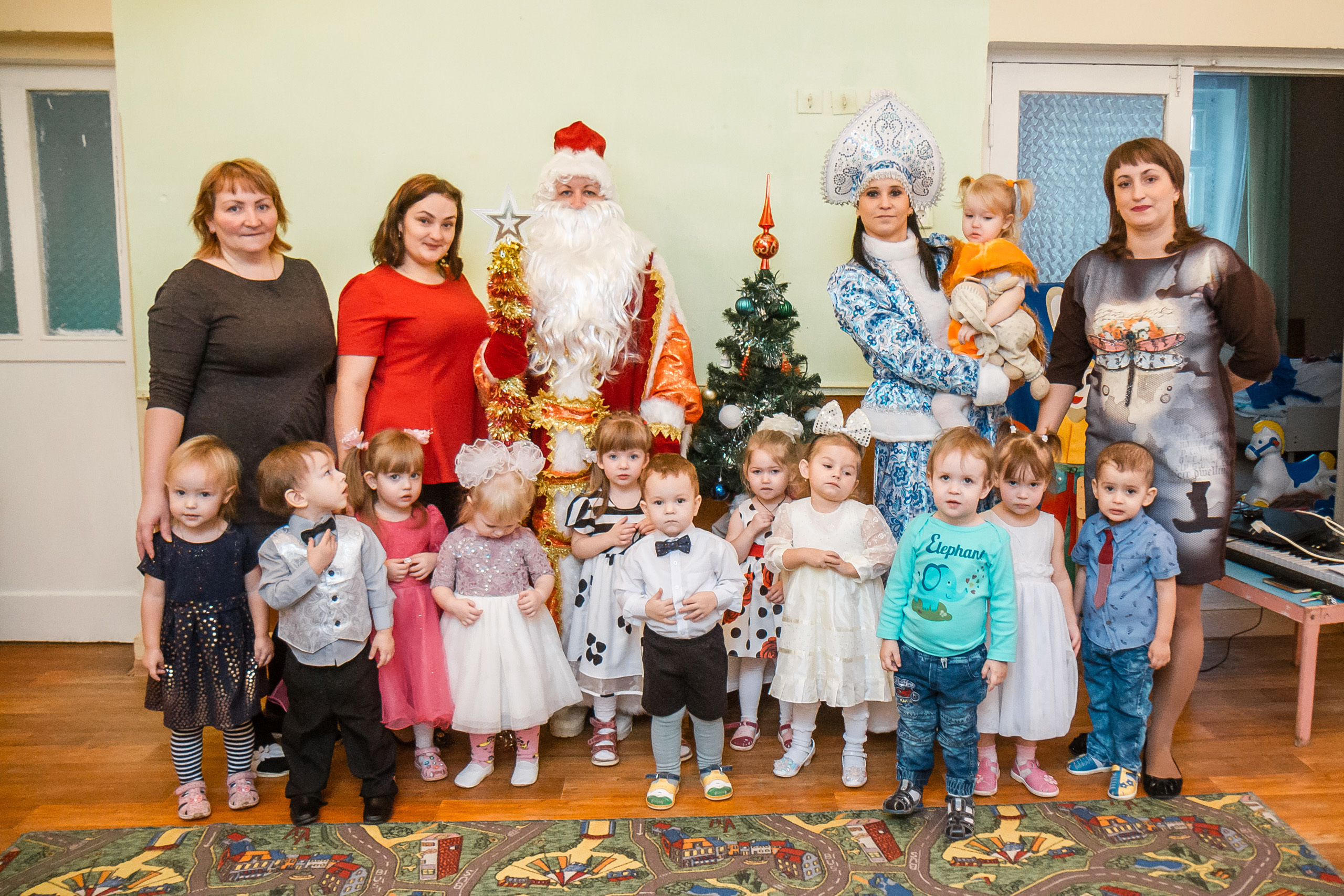 Новый год в ясельках. Фотографиня Мария Дикова