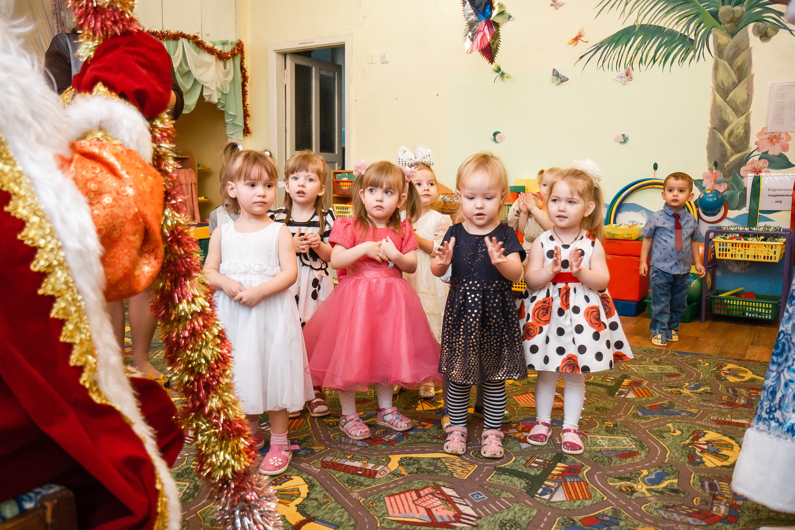 Новый год в ясельках. Фотографиня Мария Дикова