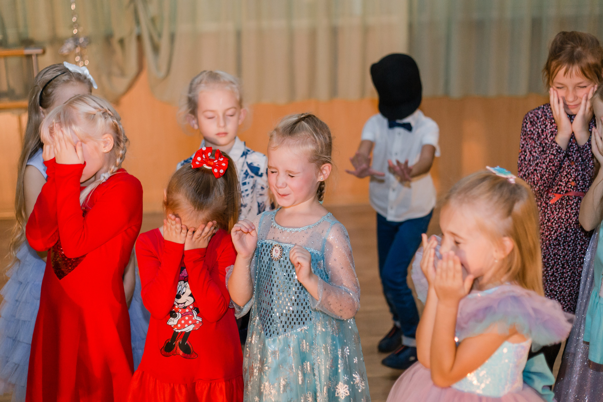 Фотосъемка детского дня рожденья. Видеосъемка и фотосъемка свадеб. Фотограф и оператор на свадьбу. Видеосъемка подкастов, собственная видео-фотостудии. Предметная фотосъемка