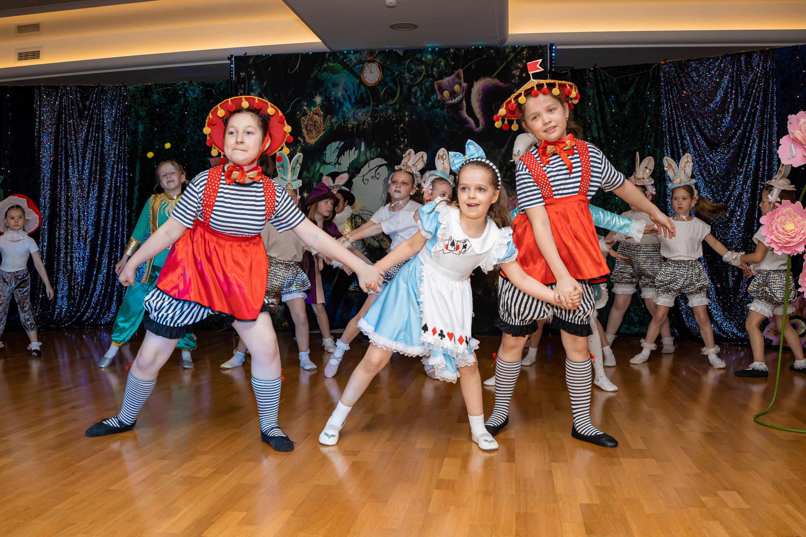 Фотосъемка детского выступления «Алиса в стране чудес». Ирина Носова - семейный и детский фотограф