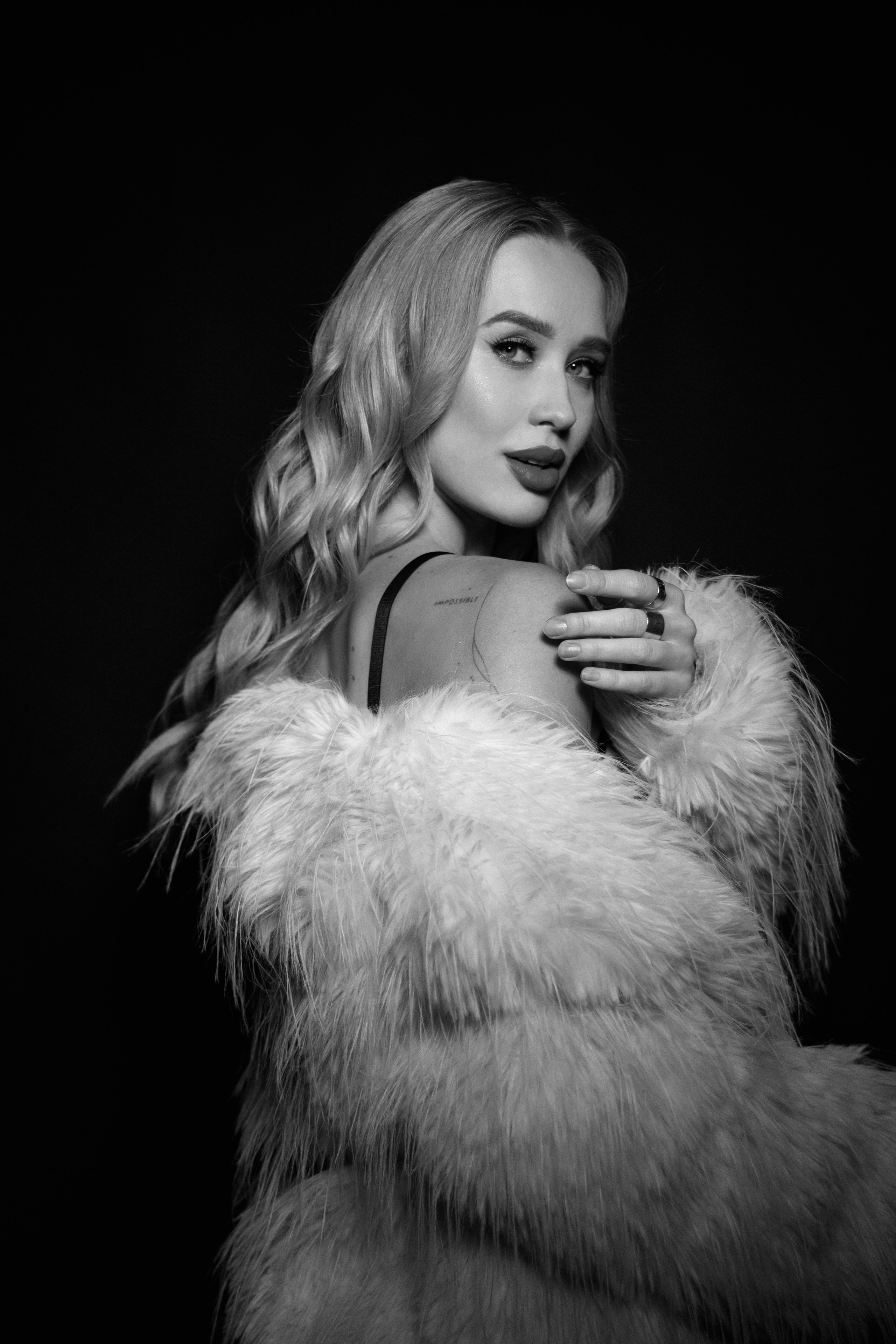 ЖЕНСКИЙ ПОРТРЕТ (МИНИМАЛИЗМ). Фотограф Иркутск.Дарья Казакова