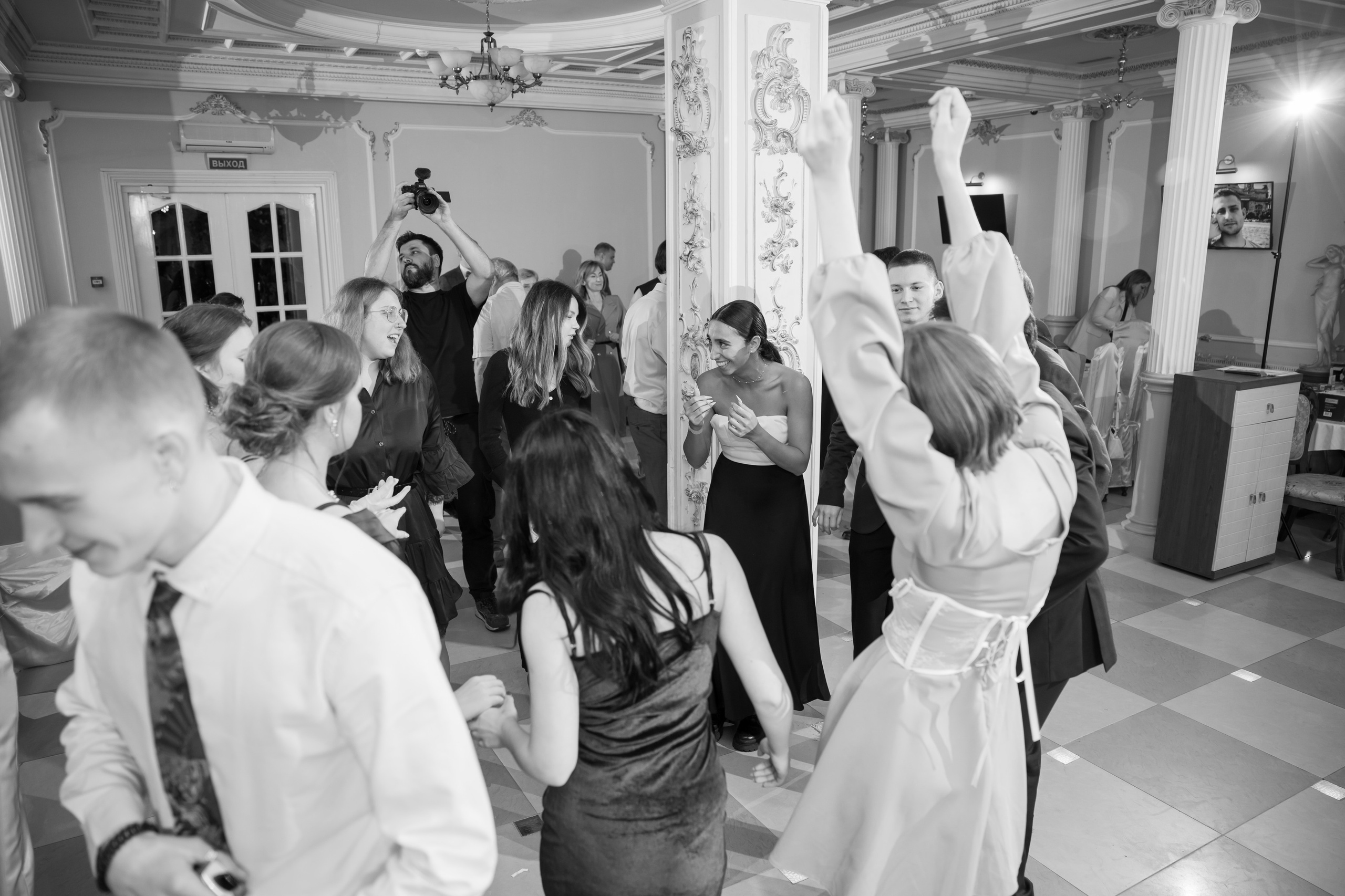 Константин и Дарья, ЗАГС ВДНХ, отель Soluxe, ресторан «Антик». Свадебный и репортажный фотограф (Москва, Королев и другие)