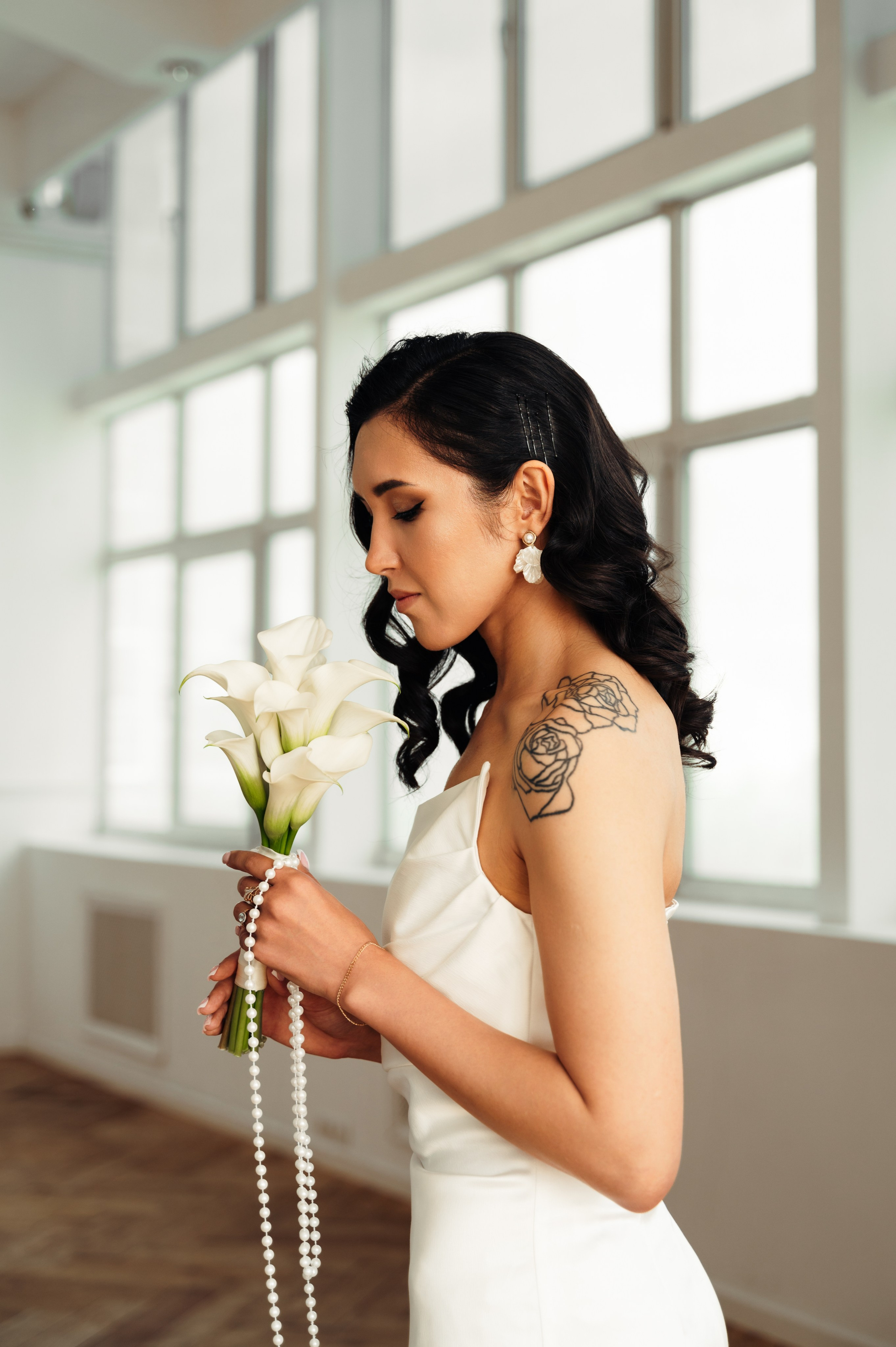 невеста с букетом белах коал