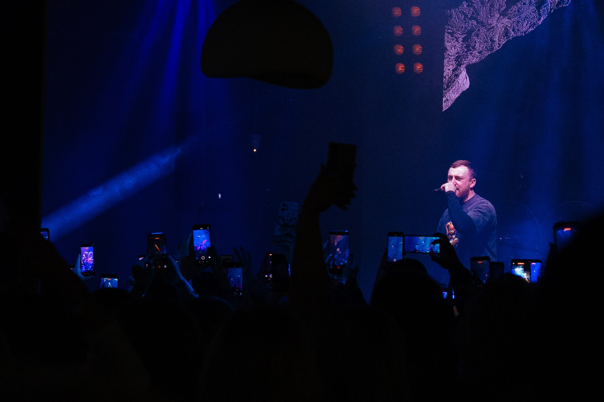 Султан Лагучев в Красноярске 05.03.2026. Фотограф Красноярск съемки лавстори, фотосессия в студии, портретная съемка, творческие фотосессии