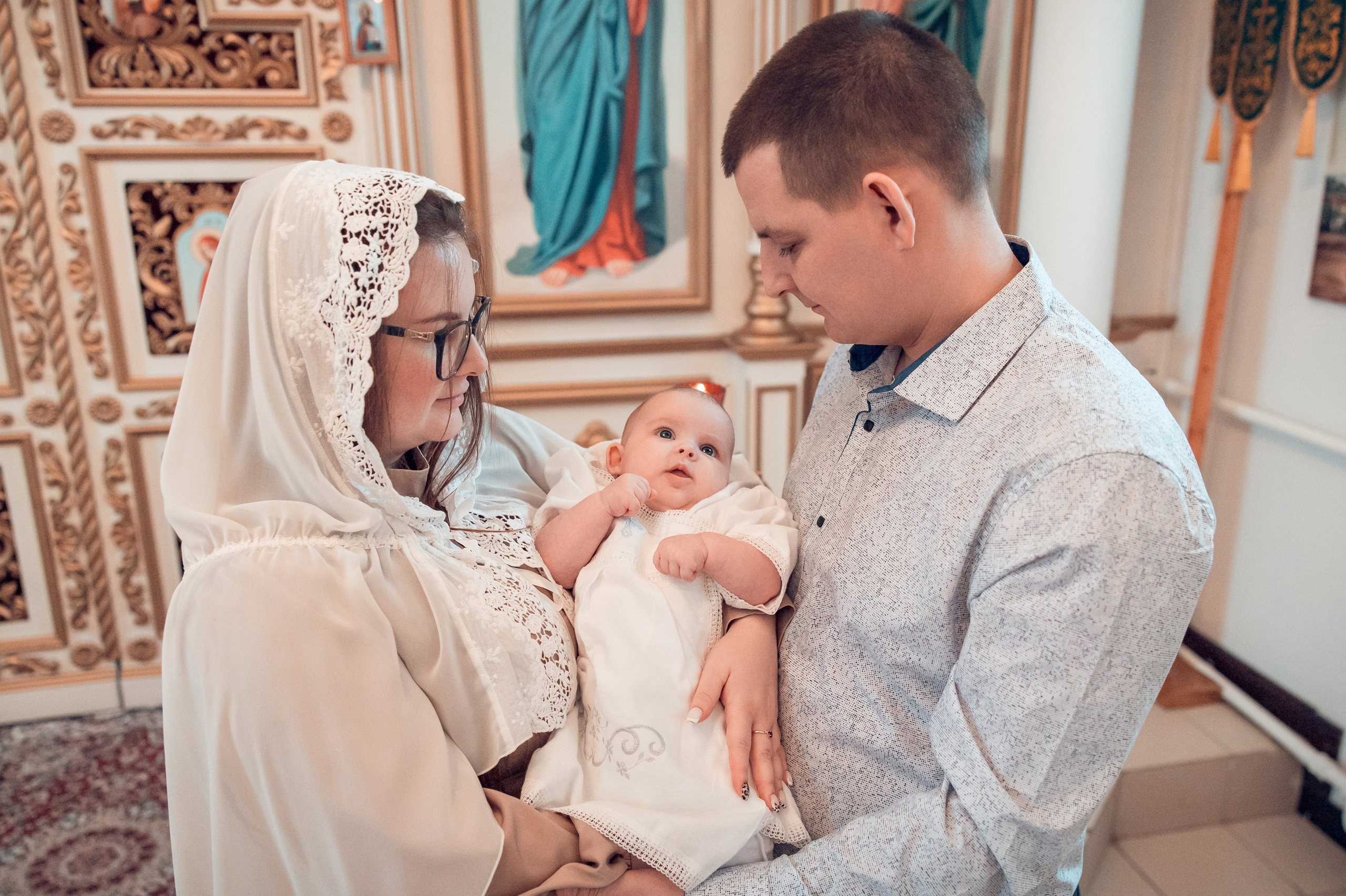 Таинство Крещения Виктории. Церковь Казанской иконы Божией Матери в Вышетравино. Семейный фотограф в Рязани и Рязанской области