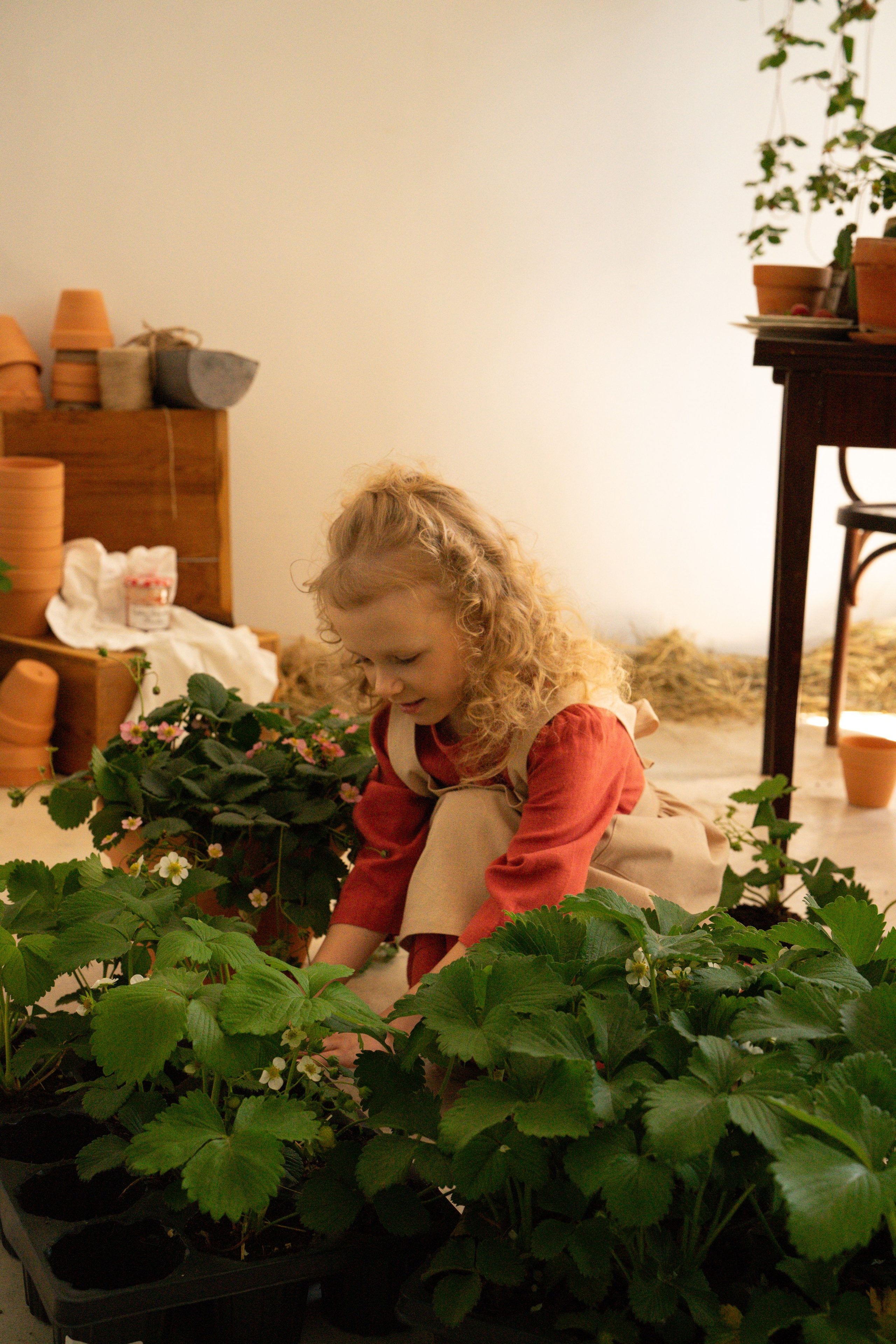 Маленькие садоводы. Ваш фотограф Tetiana Kolos, найду самый удачный ракурс и словлю момент
