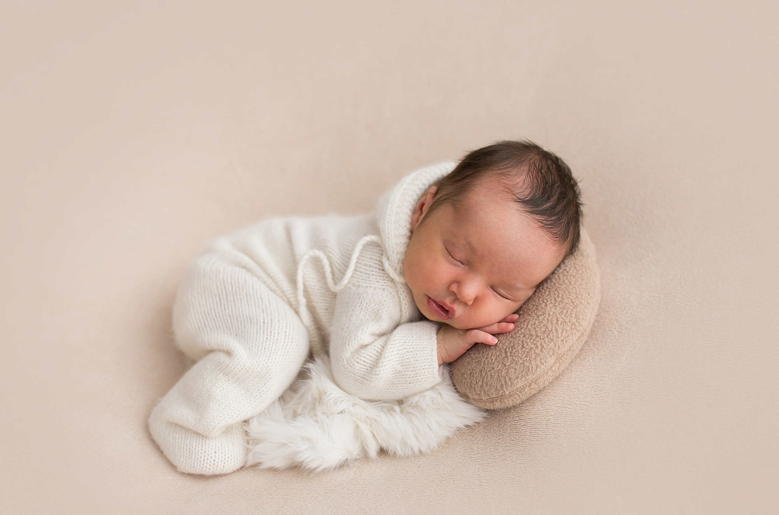 Фотосессия новорождённого. Фотограф новорождённых малышей и детский фотограф В Казани Лана Максим