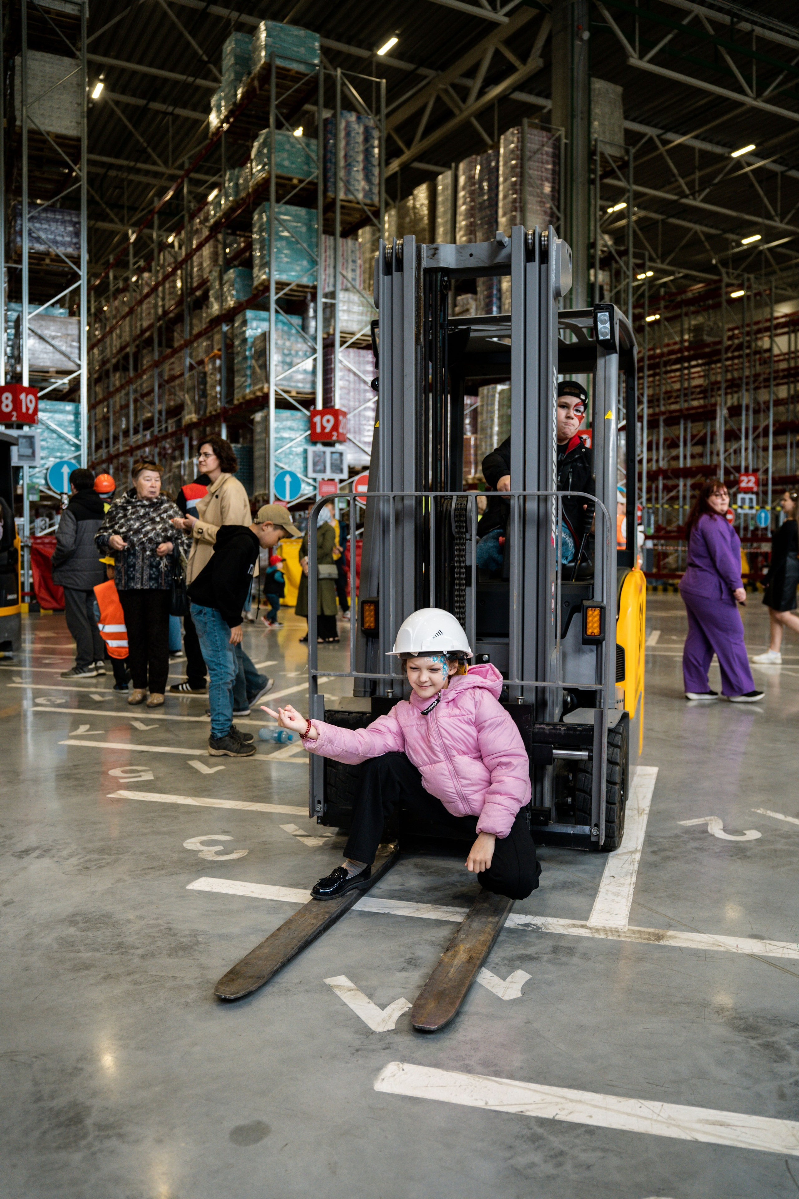 День детей в Пятерочке. Видеограф и Фотограф в Челябинске Ксения и Владимир Рюмины