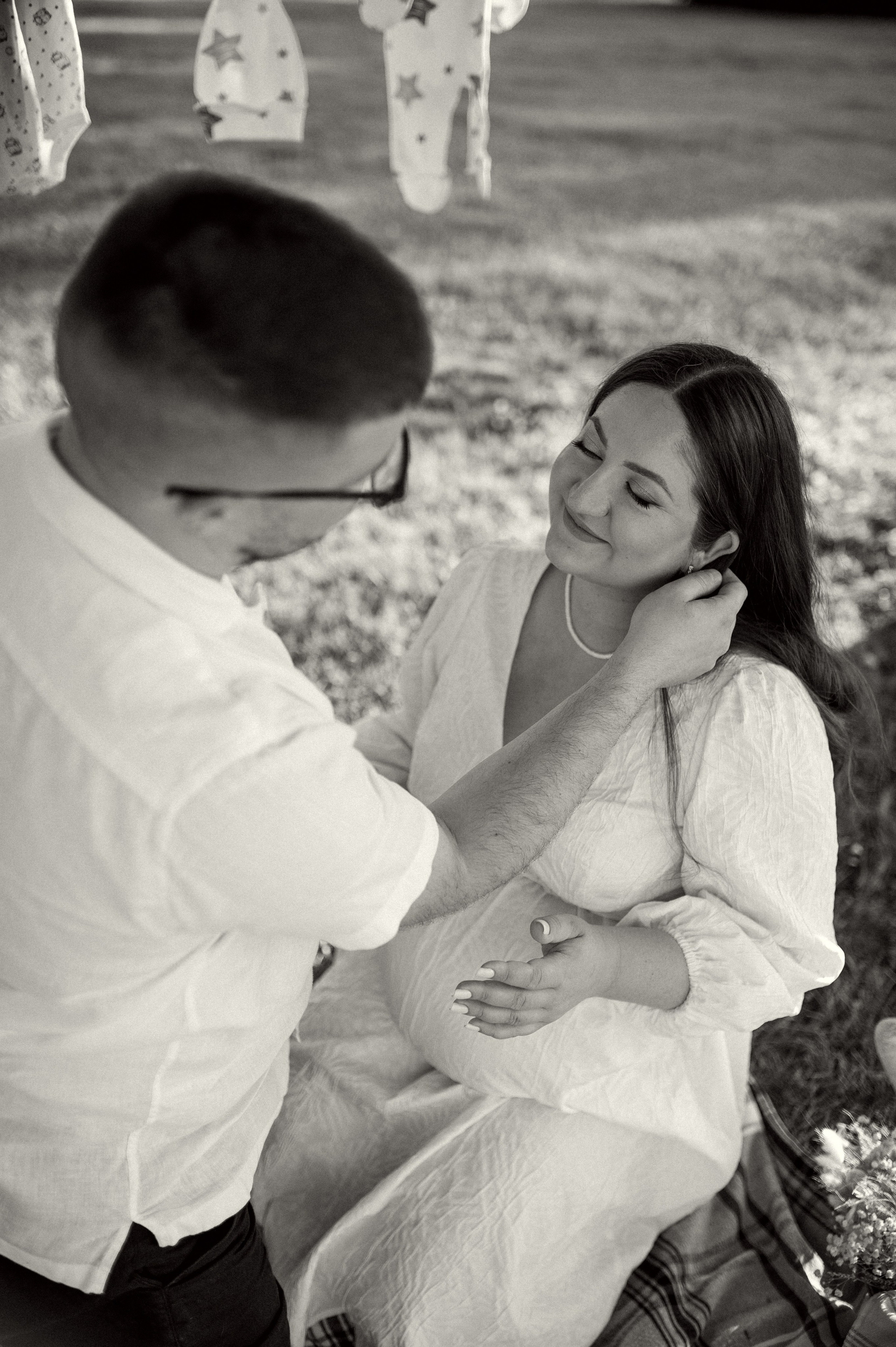 Фотосессия беременности на природе в парке Москвы. Семейная фотосессия Бутово Москва фотограф Алина Морщагина