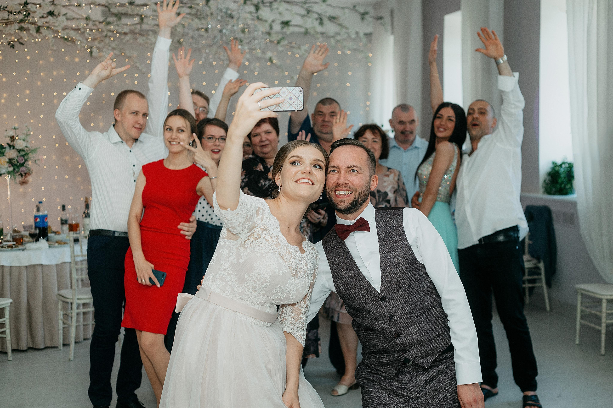 Лидия и Игорь: сборы невесты, Второй Дворец, Исаакиевская площадь, банкет. Душевный фотограф в Санкт-Петербурге. Свадебные и семейные фотосессии