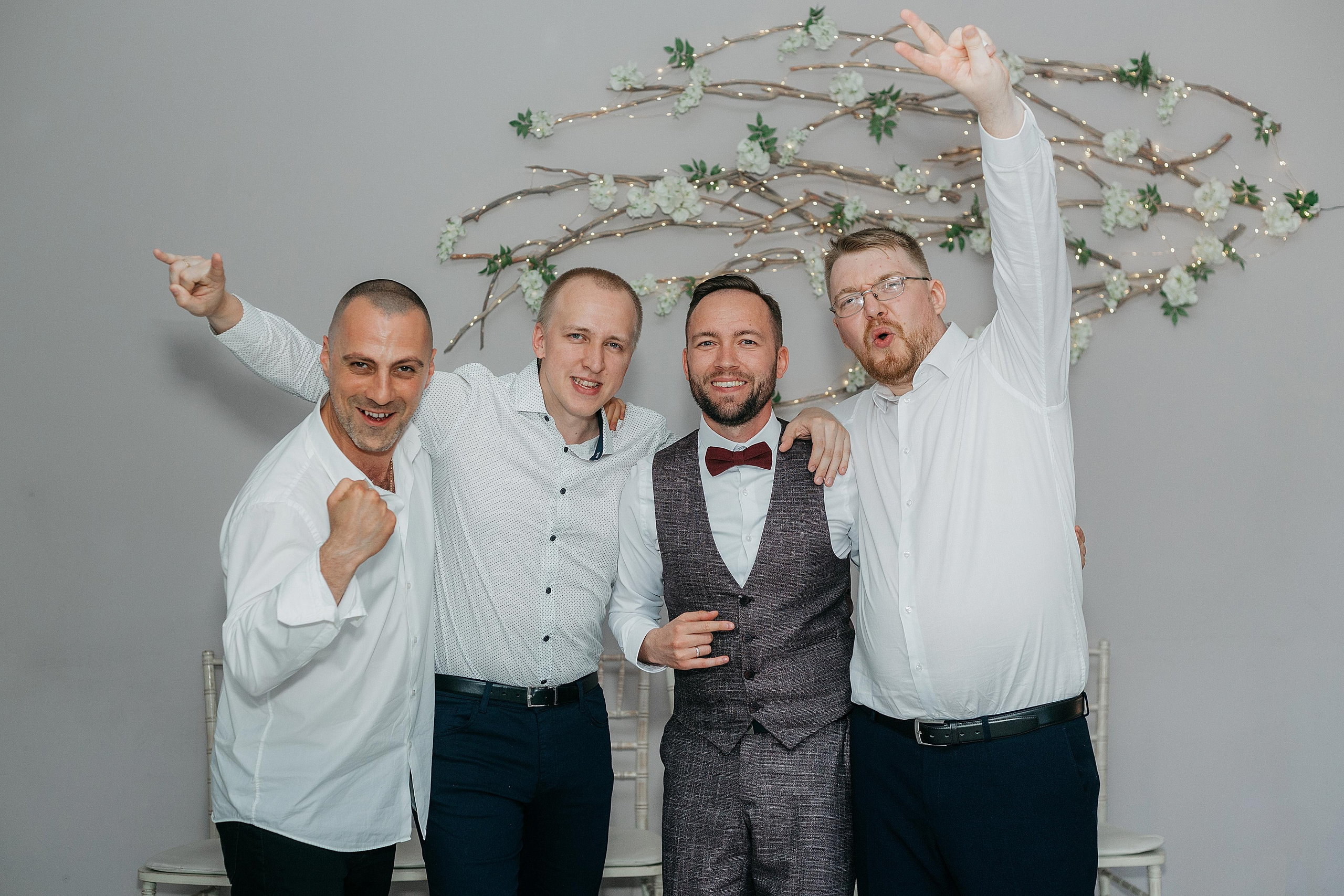 Лидия и Игорь: сборы невесты, Второй Дворец, Исаакиевская площадь, банкет. Душевный фотограф в Санкт-Петербурге. Свадебные и семейные фотосессии