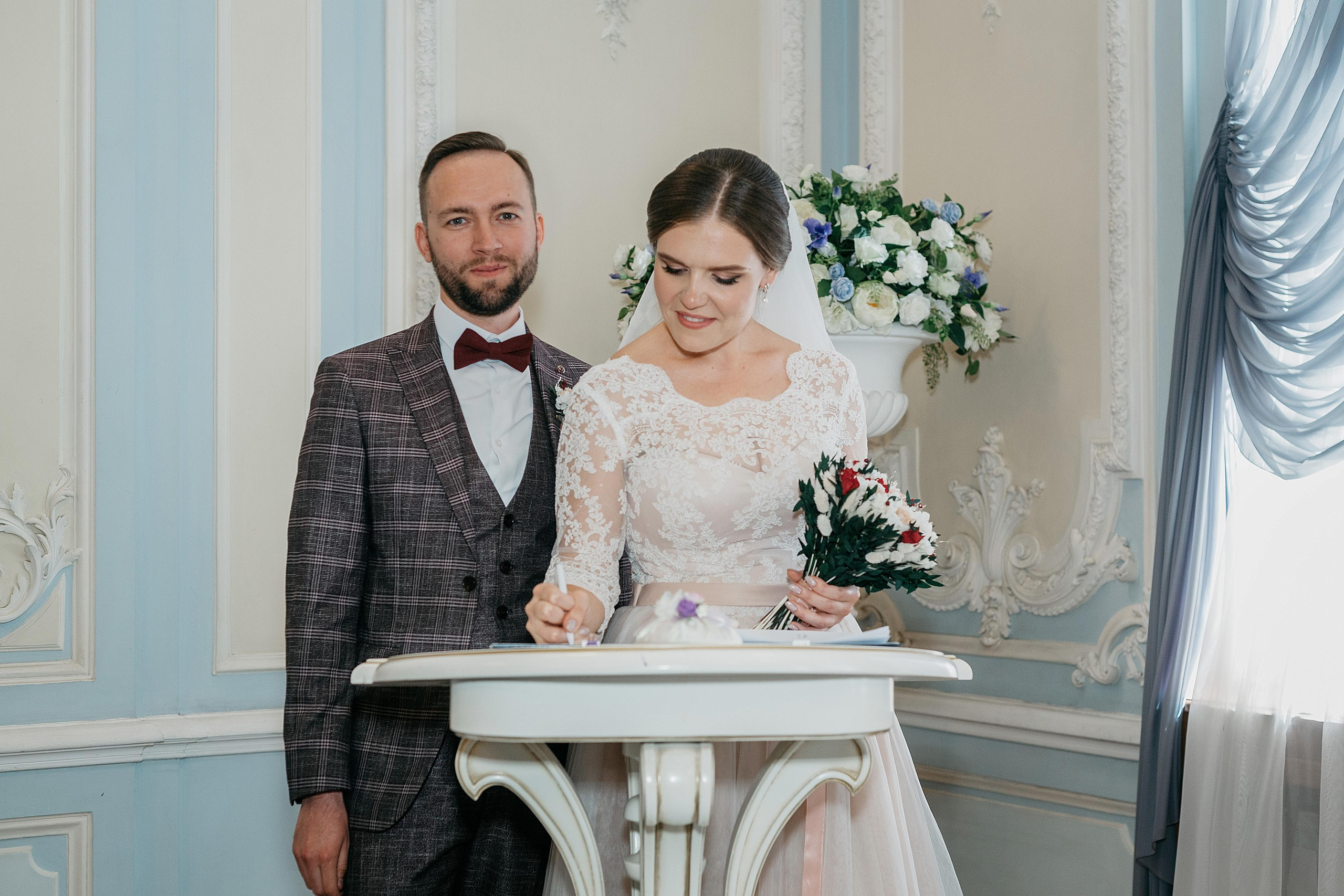 Лидия и Игорь: сборы невесты, Второй Дворец, Исаакиевская площадь, банкет. Душевный фотограф в Санкт-Петербурге. Свадебные и семейные фотосессии