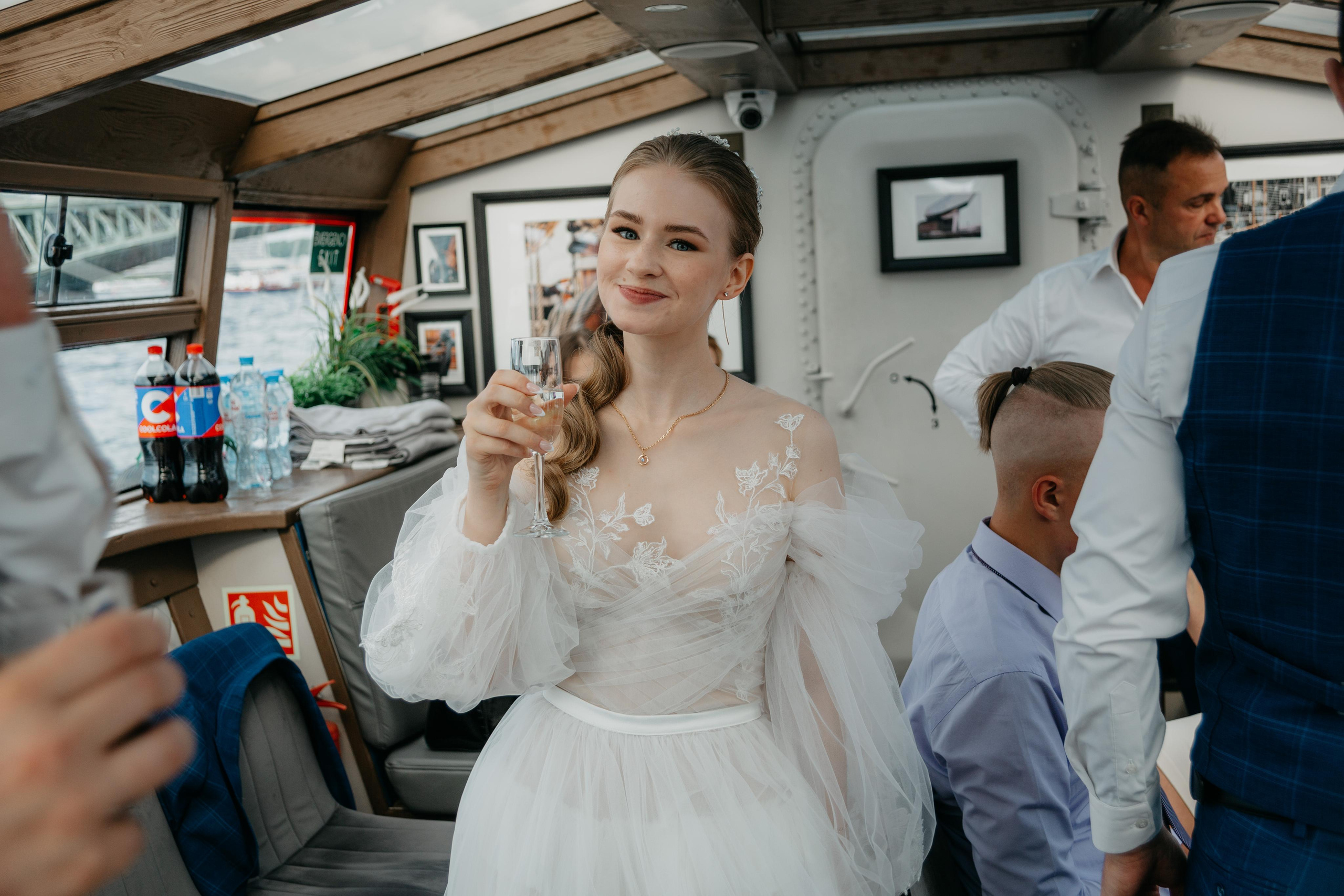 Ульяна и Александр: Первый Дворец, теплоход и банкет. Душевный фотограф в Санкт-Петербурге. Свадебные и семейные фотосессии