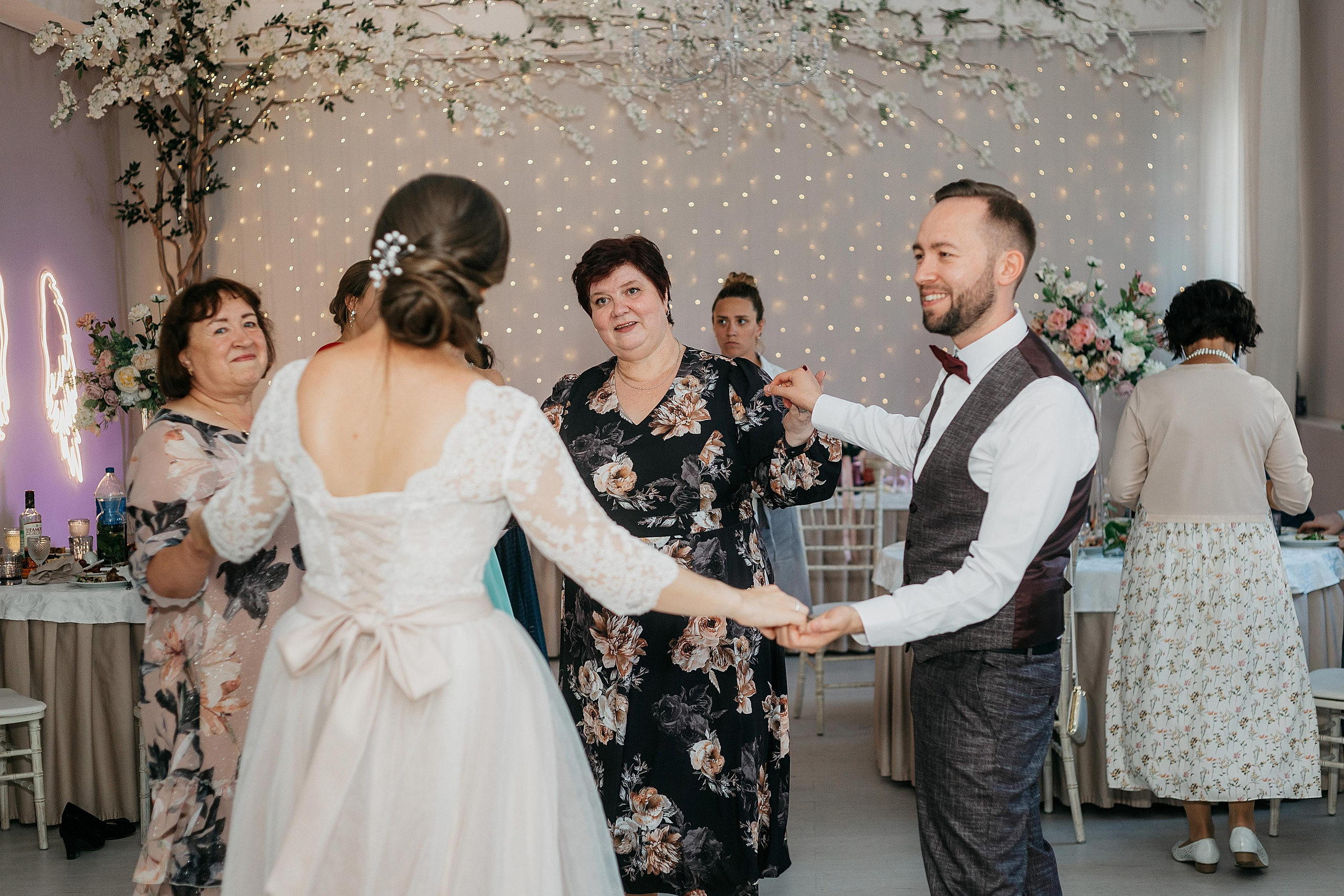 Лидия и Игорь: сборы невесты, Второй Дворец, Исаакиевская площадь, банкет. Душевный фотограф в Санкт-Петербурге. Свадебные и семейные фотосессии