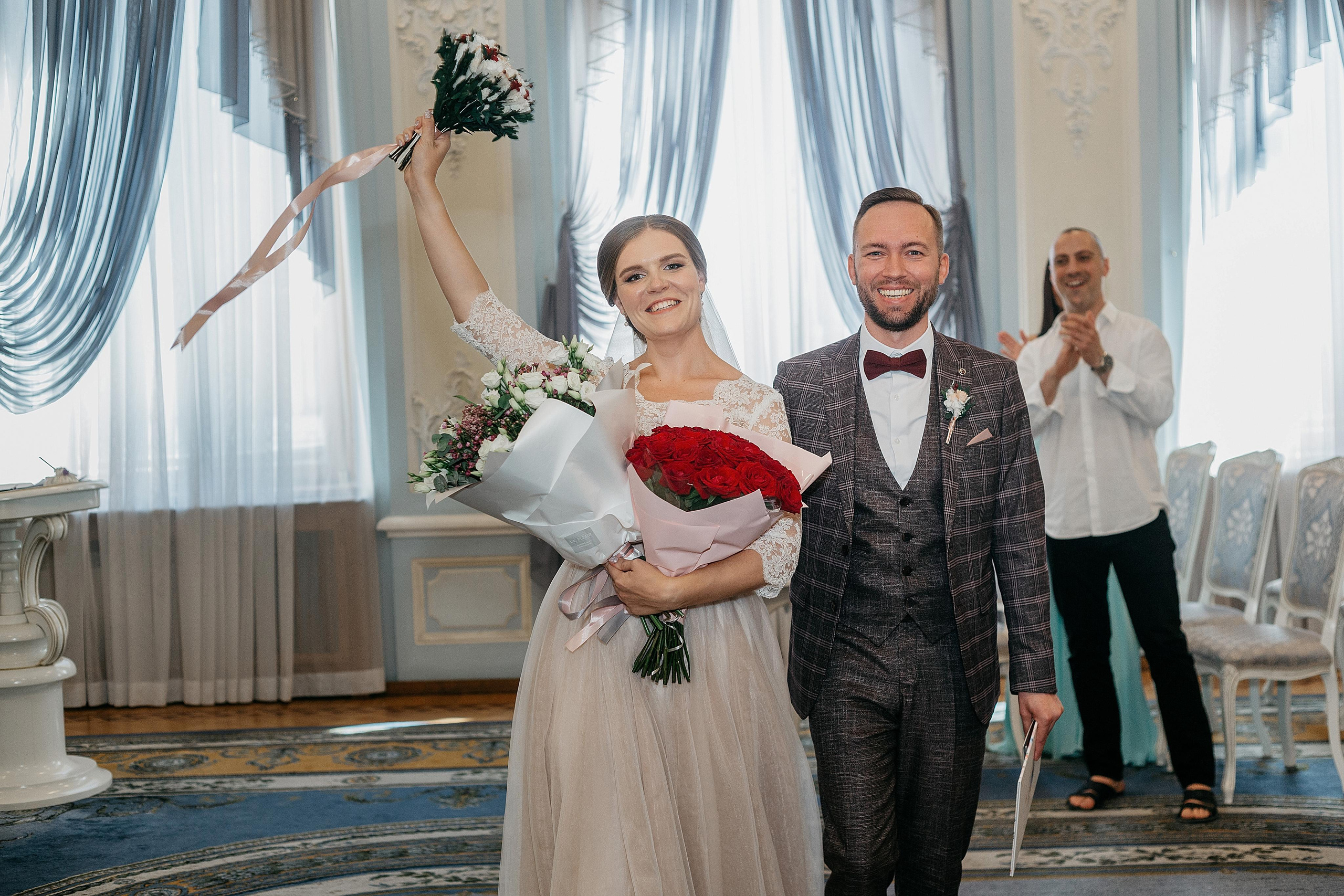 Лидия и Игорь: сборы невесты, Второй Дворец, Исаакиевская площадь, банкет. Душевный фотограф в Санкт-Петербурге. Свадебные и семейные фотосессии