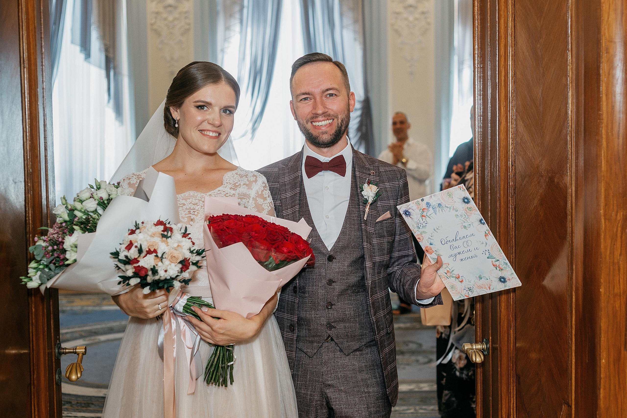 Лидия и Игорь: сборы невесты, Второй Дворец, Исаакиевская площадь, банкет. Душевный фотограф в Санкт-Петербурге. Свадебные и семейные фотосессии