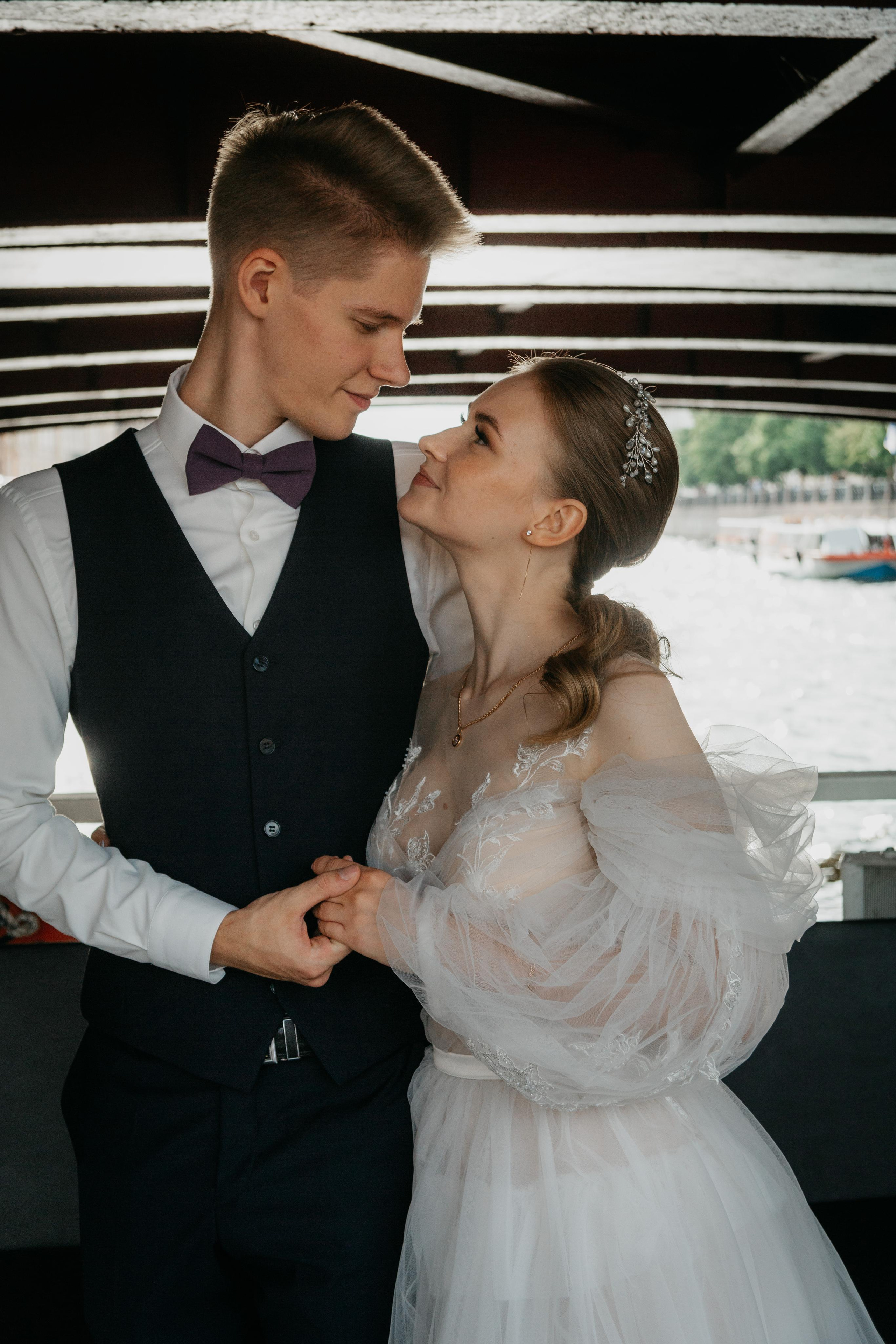 Ульяна и Александр: Первый Дворец, теплоход и банкет. Душевный фотограф в Санкт-Петербурге. Свадебные и семейные фотосессии