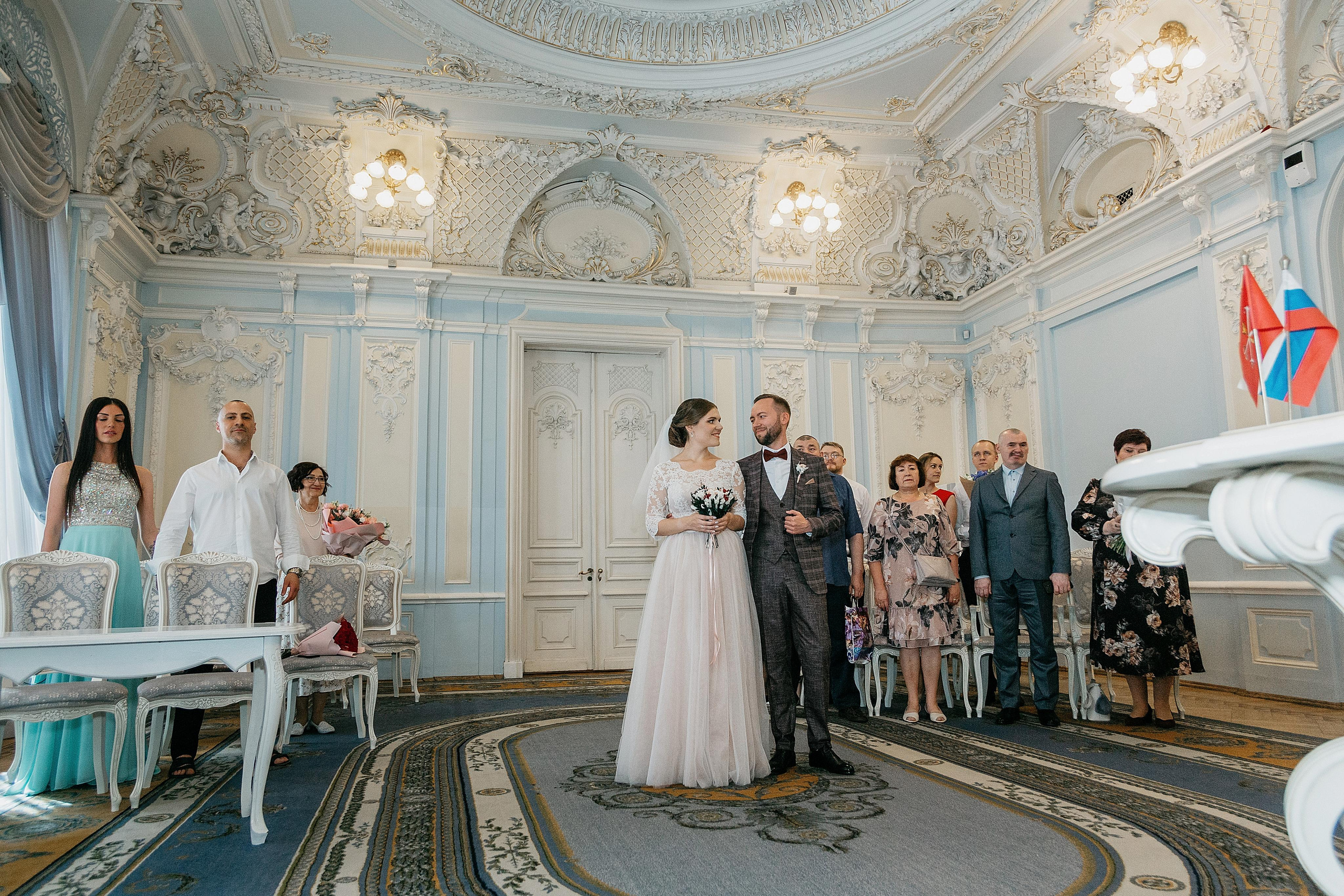 Лидия и Игорь: сборы невесты, Второй Дворец, Исаакиевская площадь, банкет. Душевный фотограф в Санкт-Петербурге. Свадебные и семейные фотосессии