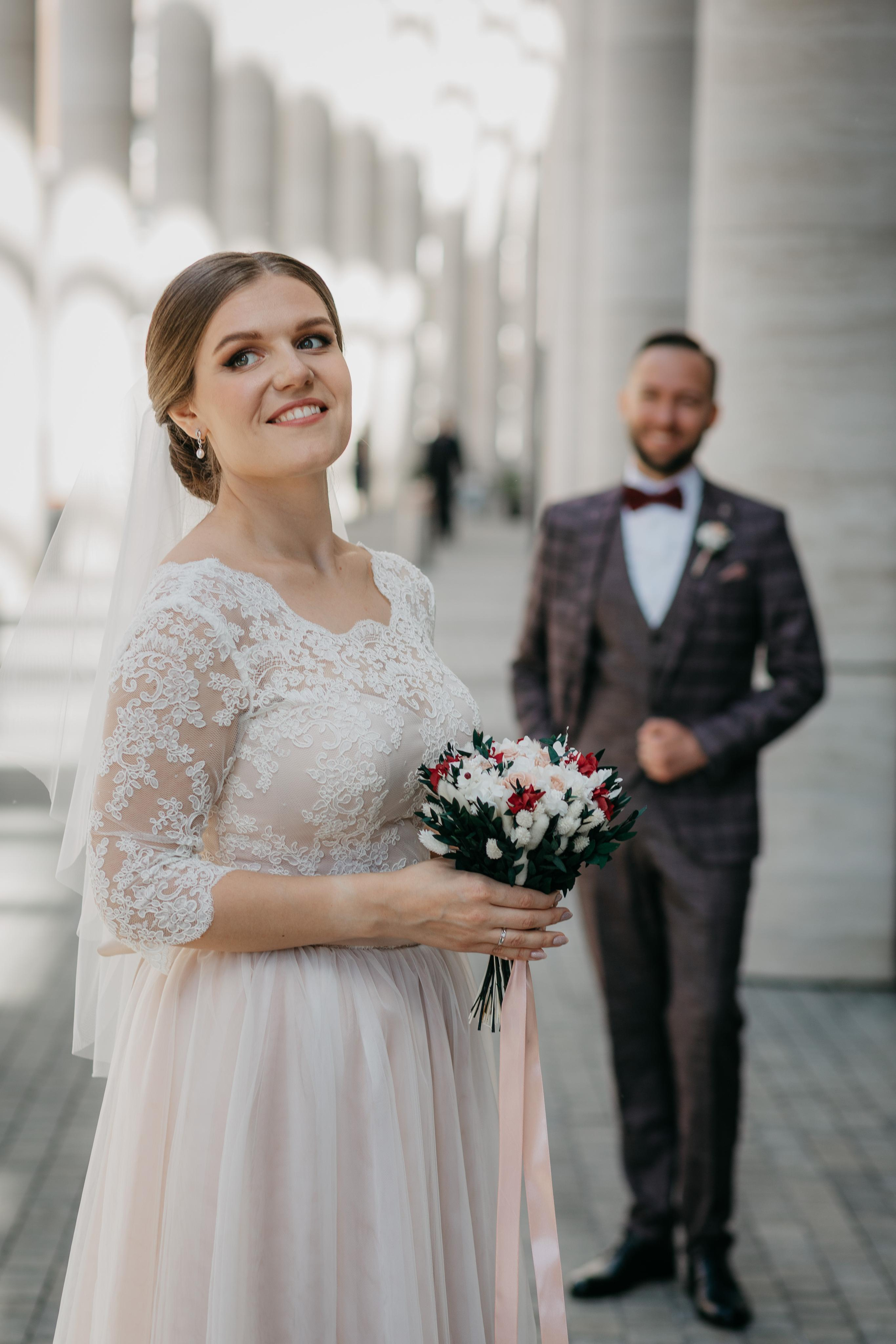 Лидия и Игорь: сборы невесты, Второй Дворец, Исаакиевская площадь, банкет. Душевный фотограф в Санкт-Петербурге. Свадебные и семейные фотосессии