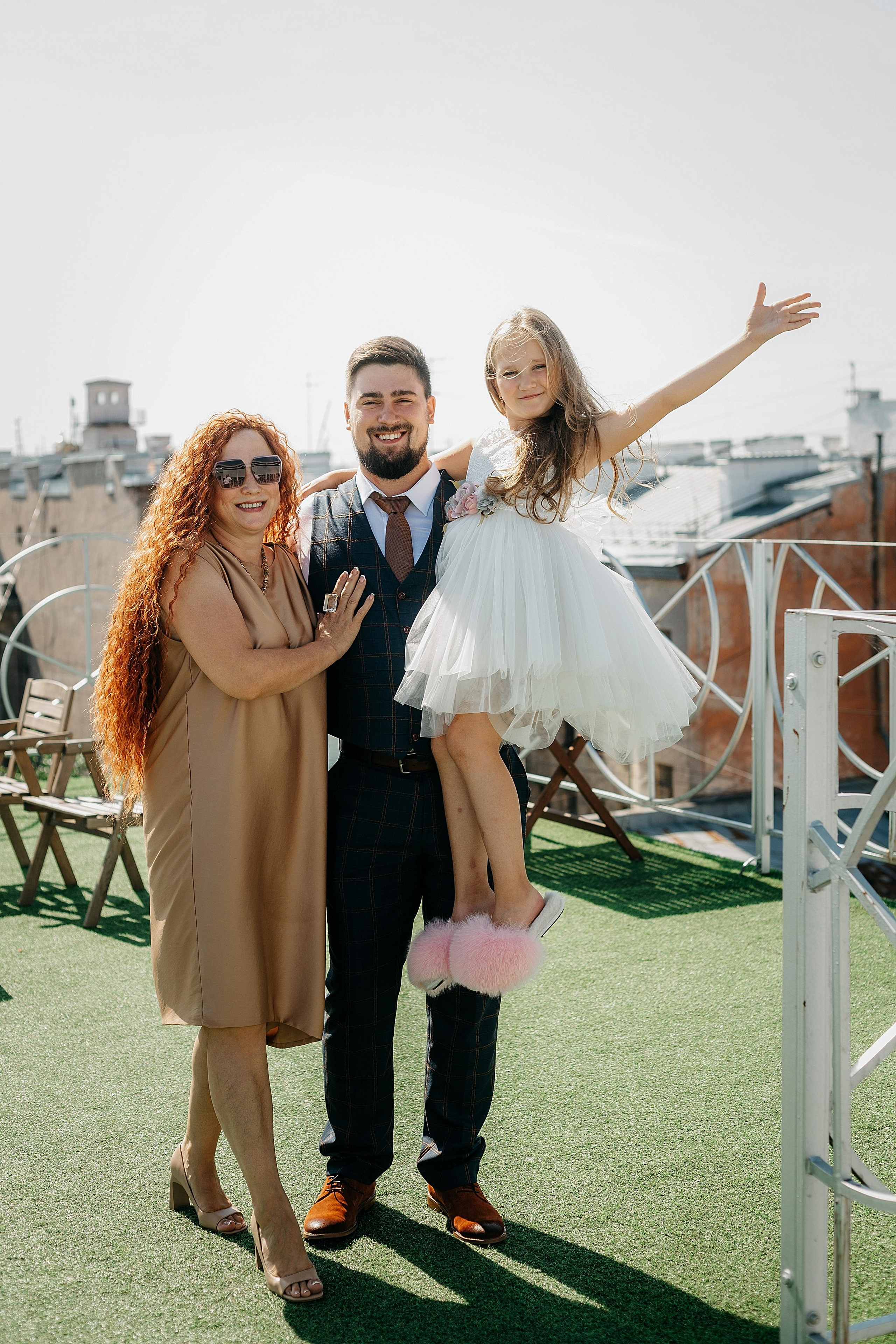 Кристина и Андрей: Апартаменты, загс Кировского р-на и Петергоф. Душевный фотограф в Санкт-Петербурге. Свадебные и семейные фотосессии