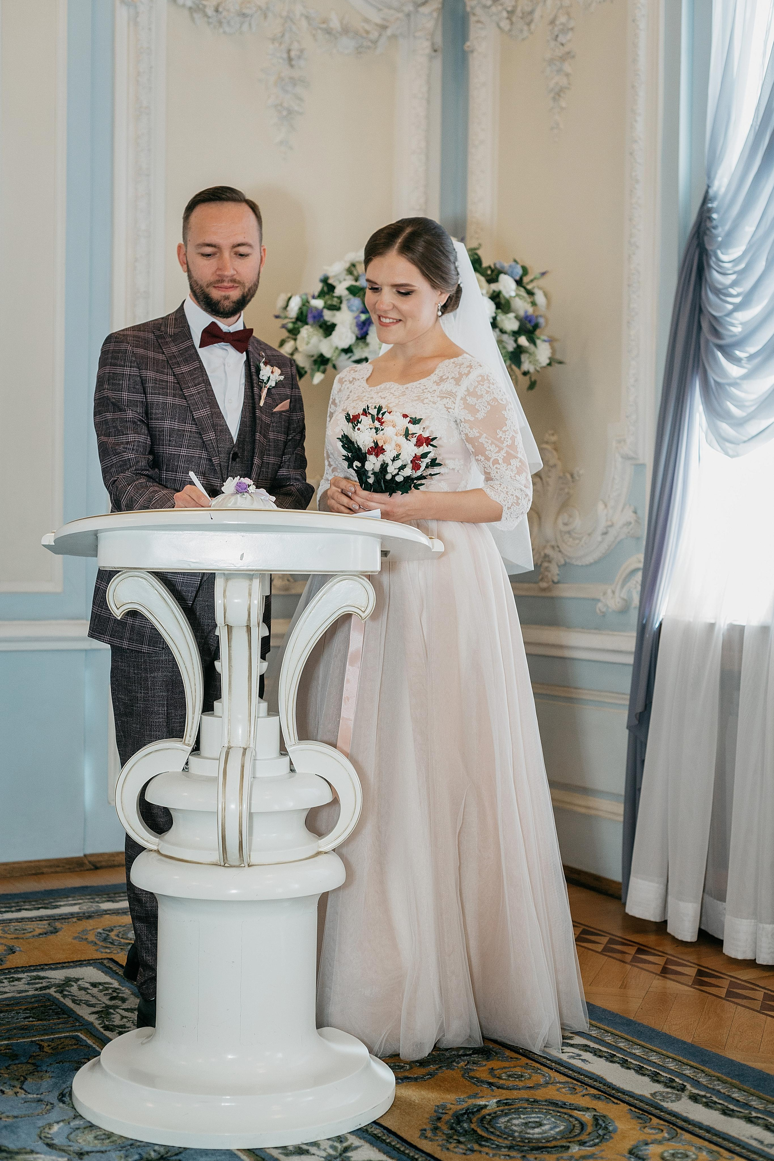 Лидия и Игорь: сборы невесты, Второй Дворец, Исаакиевская площадь, банкет. Душевный фотограф в Санкт-Петербурге. Свадебные и семейные фотосессии