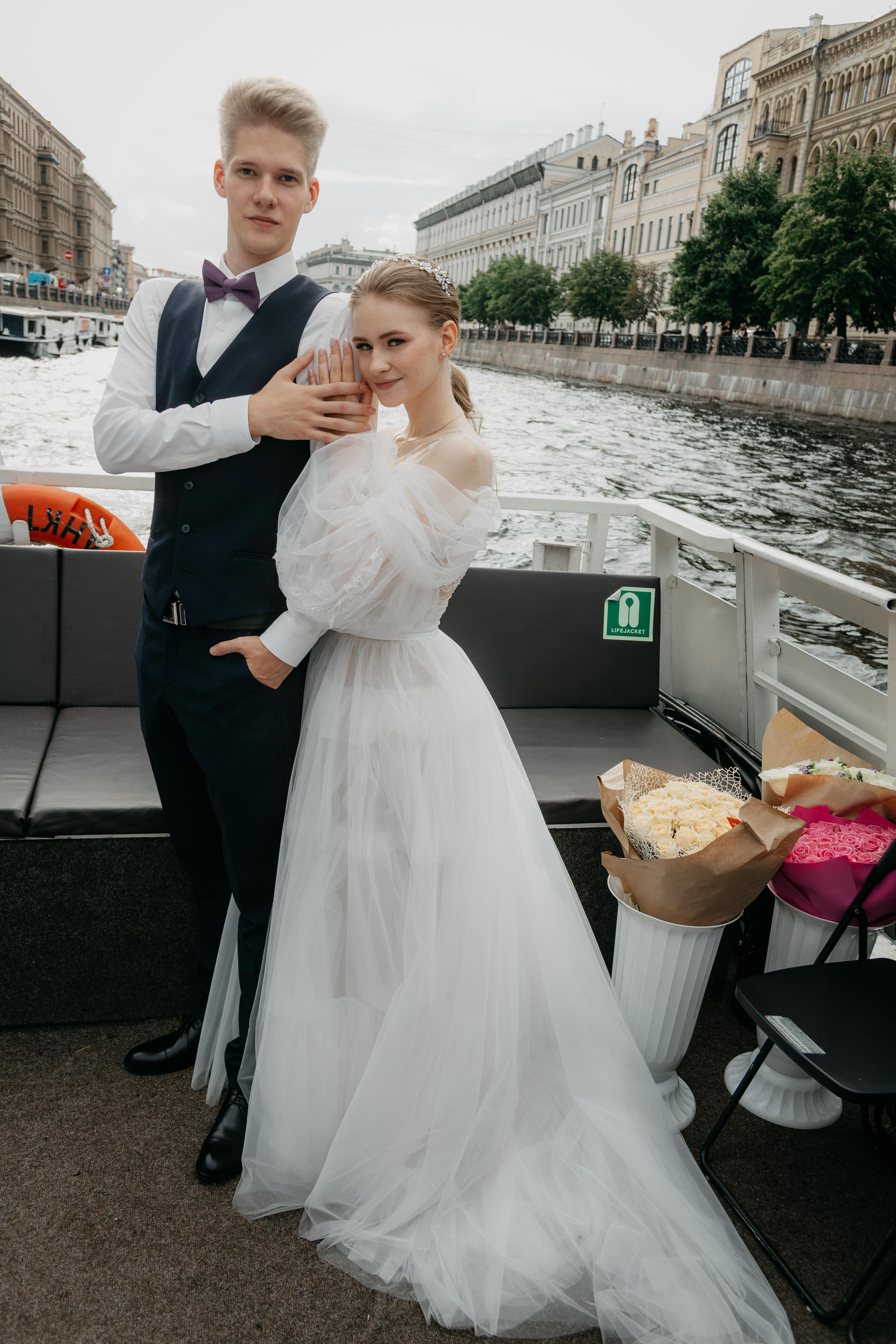 Ульяна и Александр: Первый Дворец, теплоход и банкет. Душевный фотограф в Санкт-Петербурге. Свадебные и семейные фотосессии