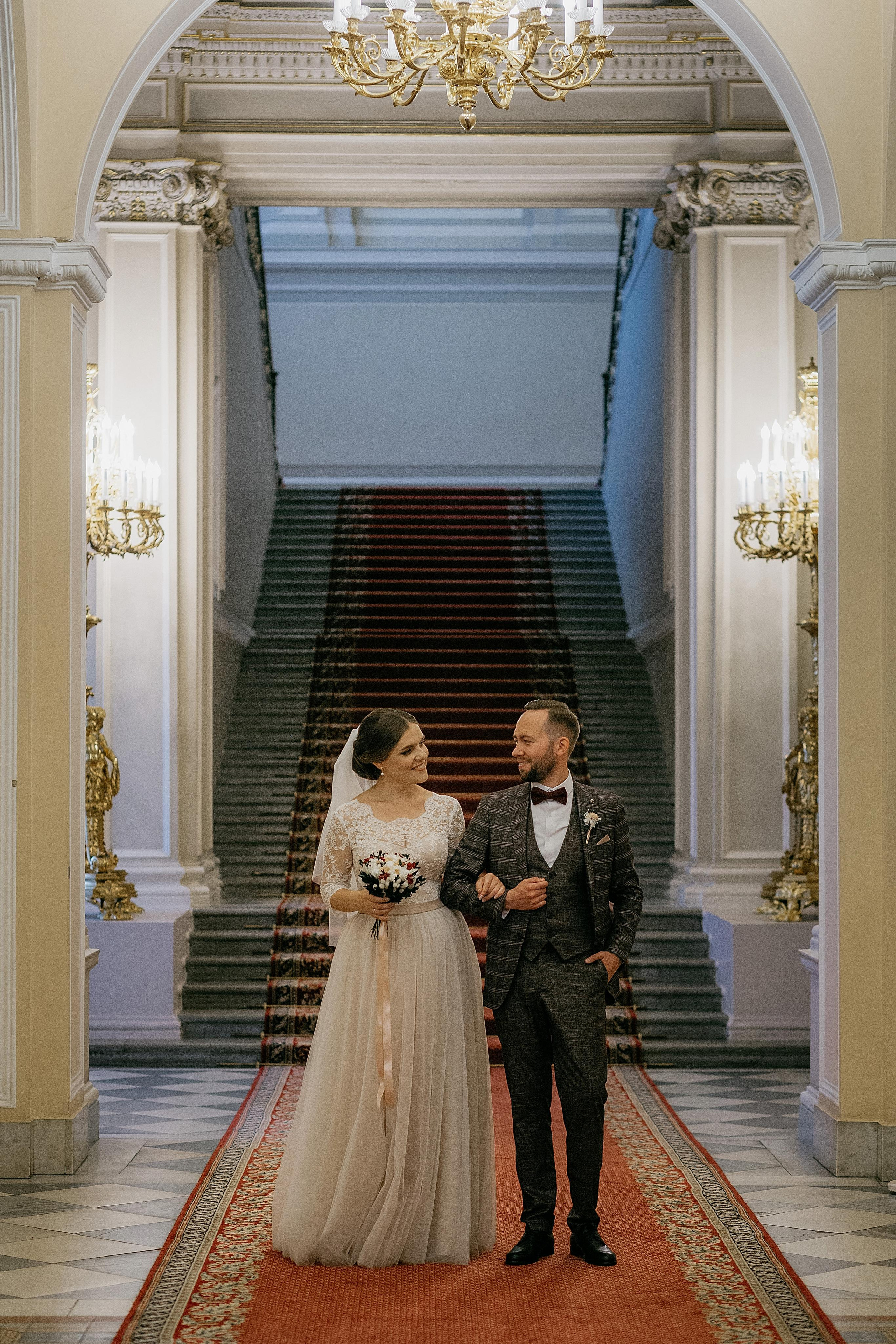 Лидия и Игорь: сборы невесты, Второй Дворец, Исаакиевская площадь, банкет. Душевный фотограф в Санкт-Петербурге. Свадебные и семейные фотосессии