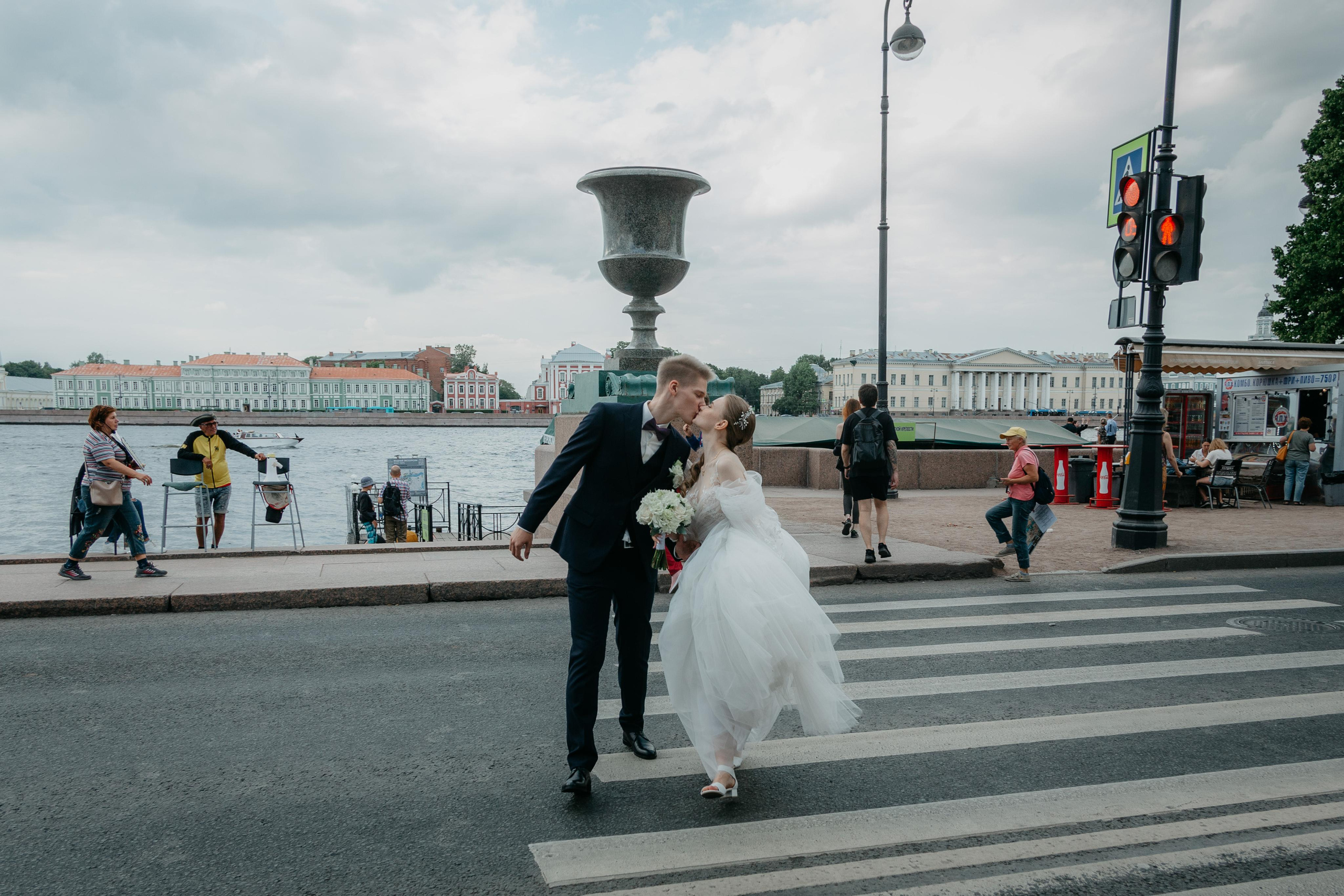 Ульяна и Александр: Первый Дворец, теплоход и банкет. Душевный фотограф в Санкт-Петербурге. Свадебные и семейные фотосессии