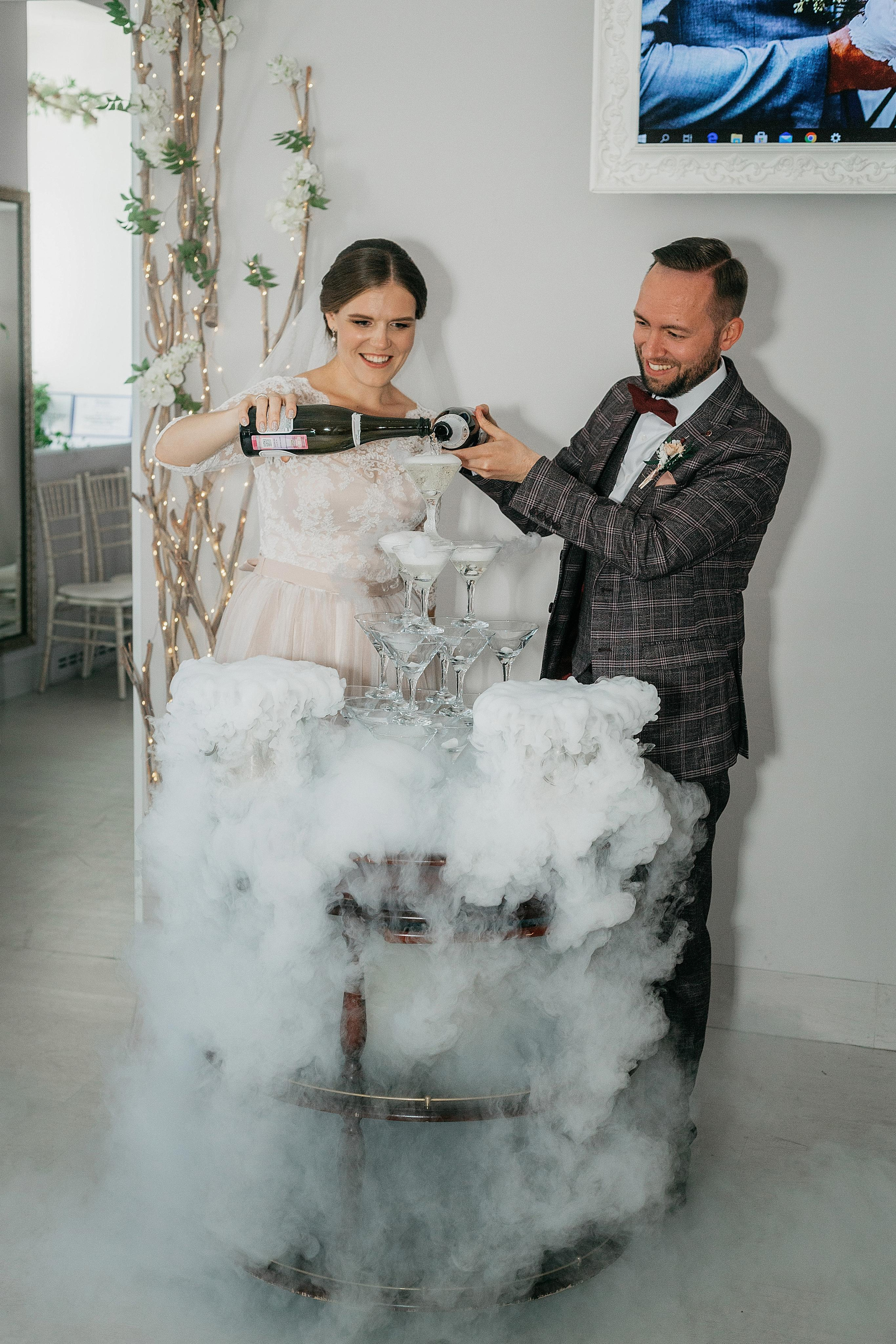 Лидия и Игорь: сборы невесты, Второй Дворец, Исаакиевская площадь, банкет. Душевный фотограф в Санкт-Петербурге. Свадебные и семейные фотосессии