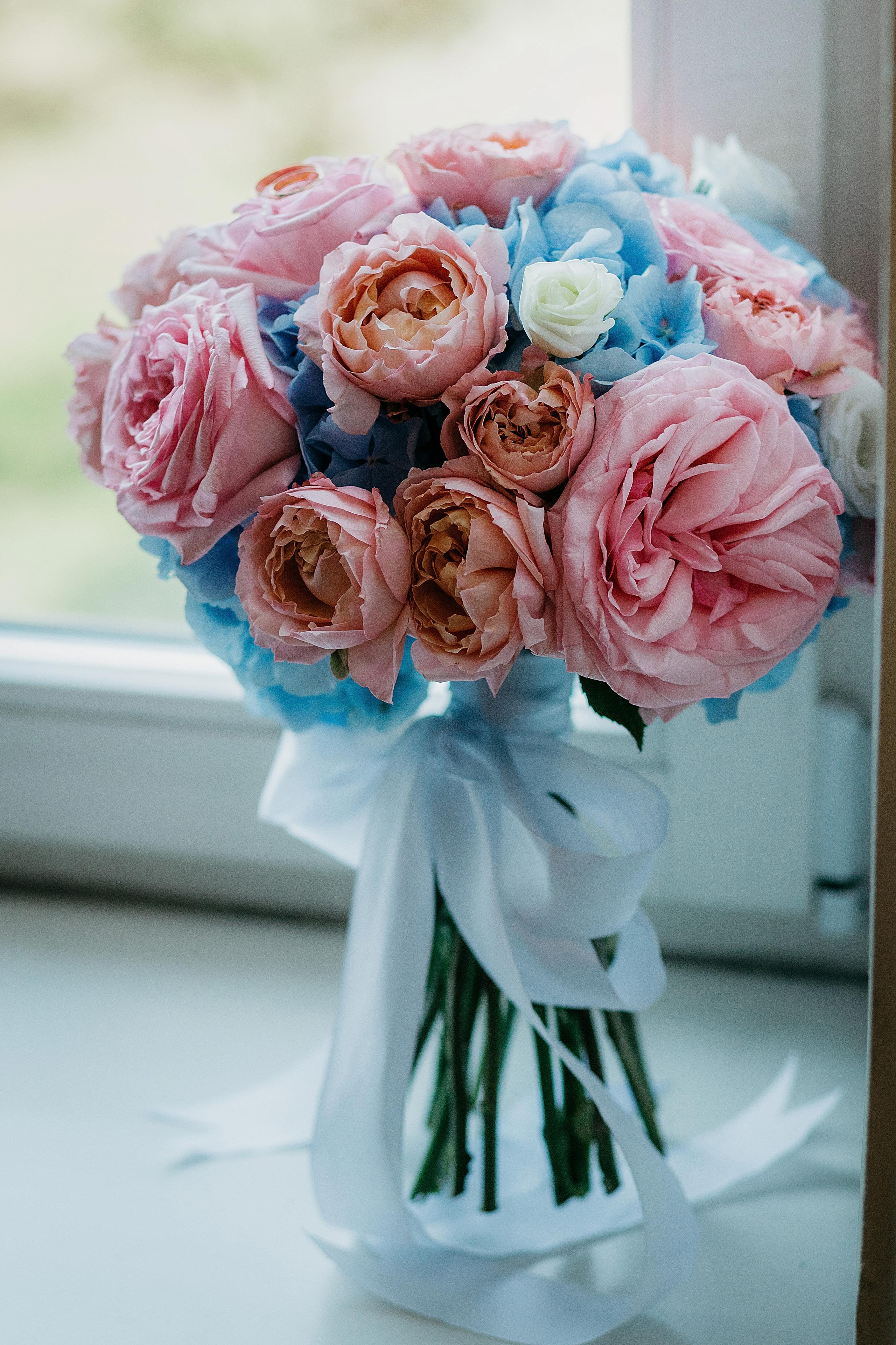 Кристина и Андрей: Апартаменты, загс Кировского р-на и Петергоф. Душевный фотограф в Санкт-Петербурге. Свадебные и семейные фотосессии