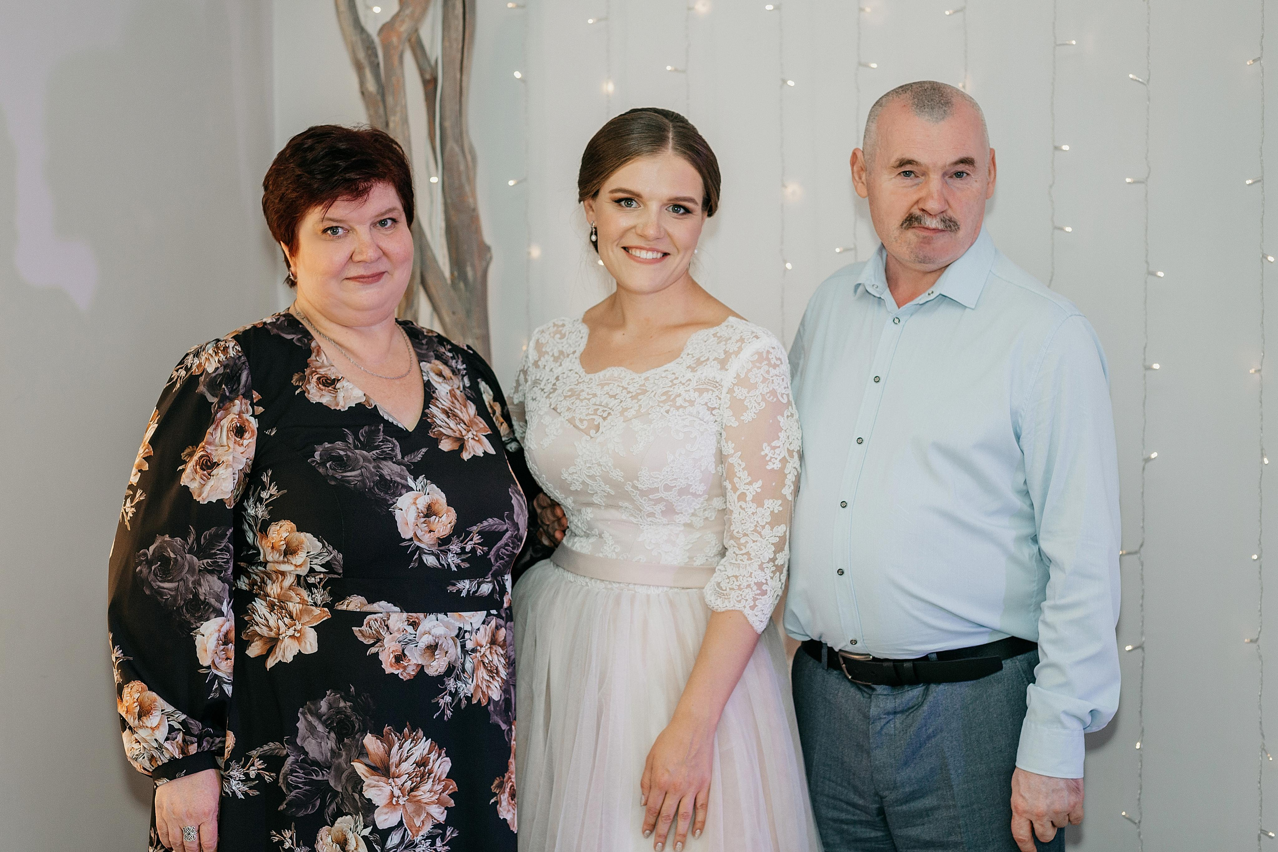 Лидия и Игорь: сборы невесты, Второй Дворец, Исаакиевская площадь, банкет. Душевный фотограф в Санкт-Петербурге. Свадебные и семейные фотосессии