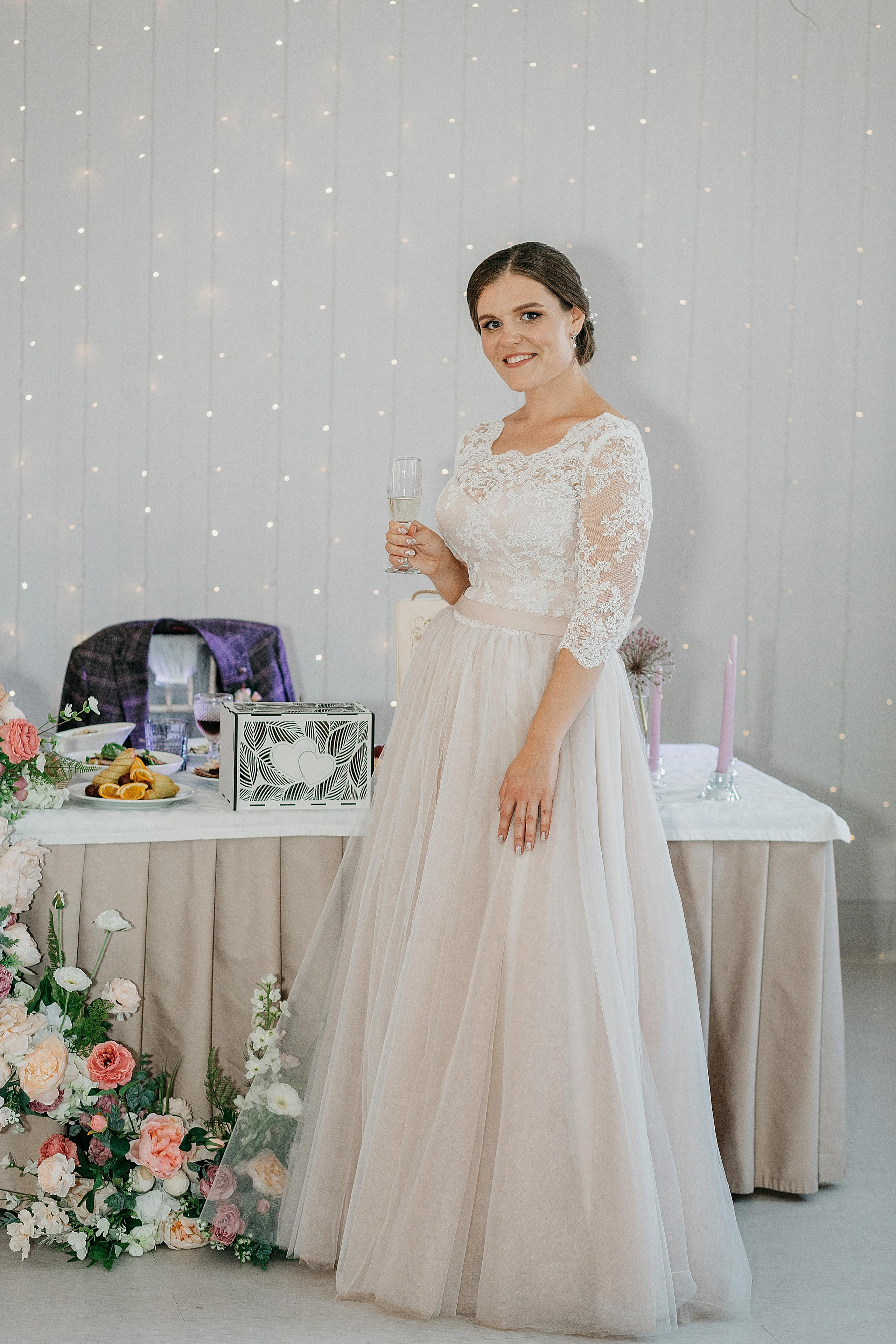 Лидия и Игорь: сборы невесты, Второй Дворец, Исаакиевская площадь, банкет. Душевный фотограф в Санкт-Петербурге. Свадебные и семейные фотосессии