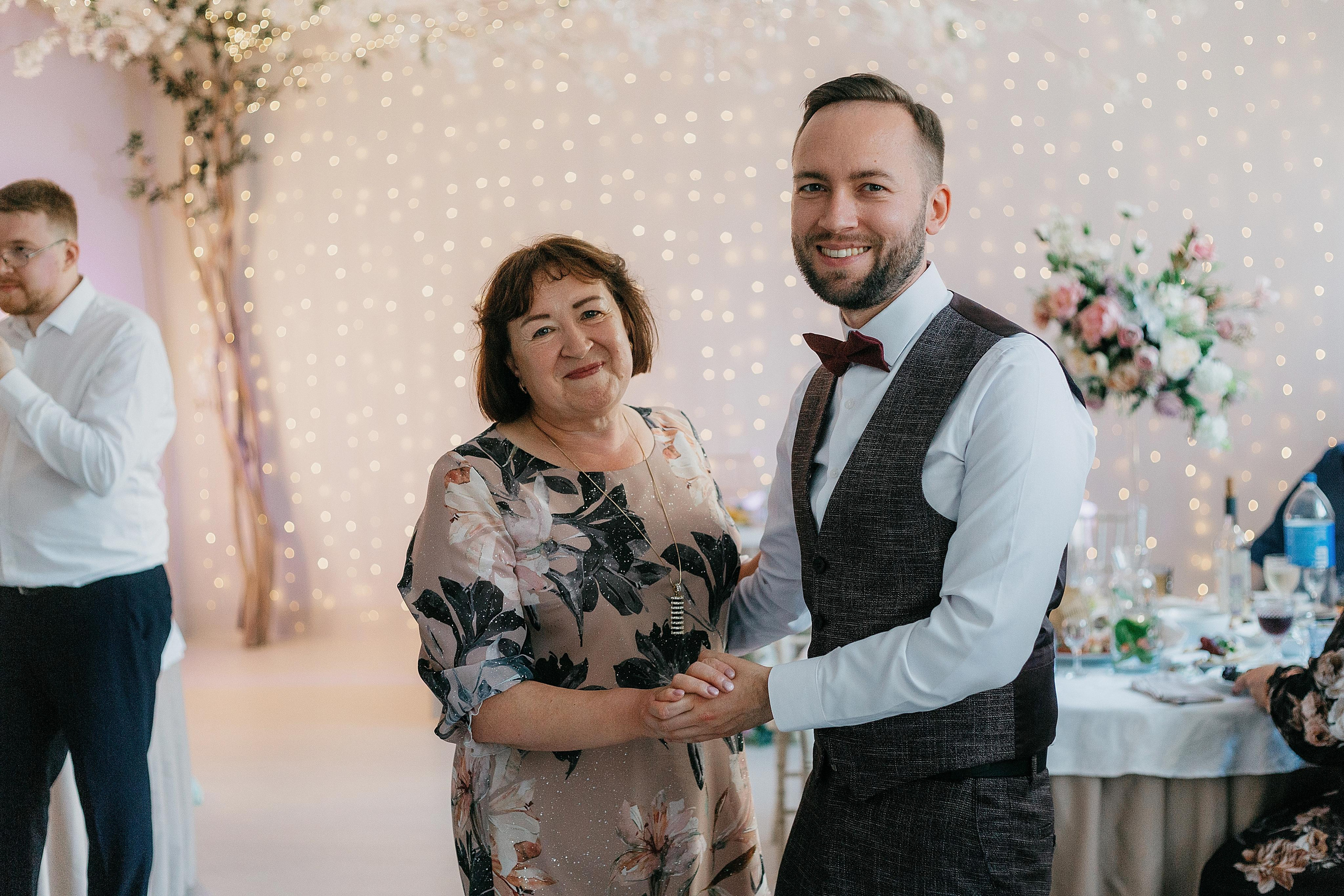 Лидия и Игорь: сборы невесты, Второй Дворец, Исаакиевская площадь, банкет. Душевный фотограф в Санкт-Петербурге. Свадебные и семейные фотосессии