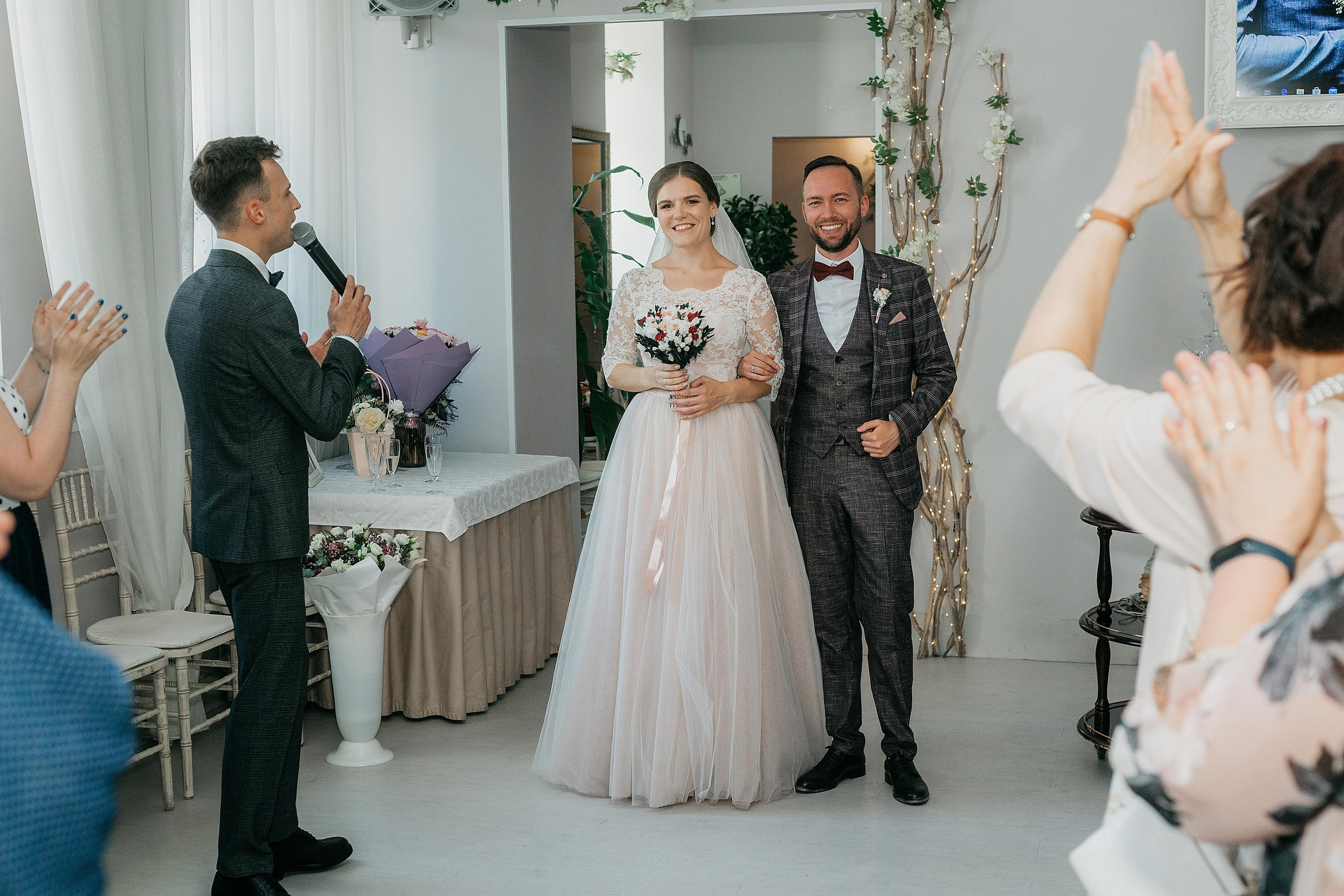 Лидия и Игорь: сборы невесты, Второй Дворец, Исаакиевская площадь, банкет. Душевный фотограф в Санкт-Петербурге. Свадебные и семейные фотосессии