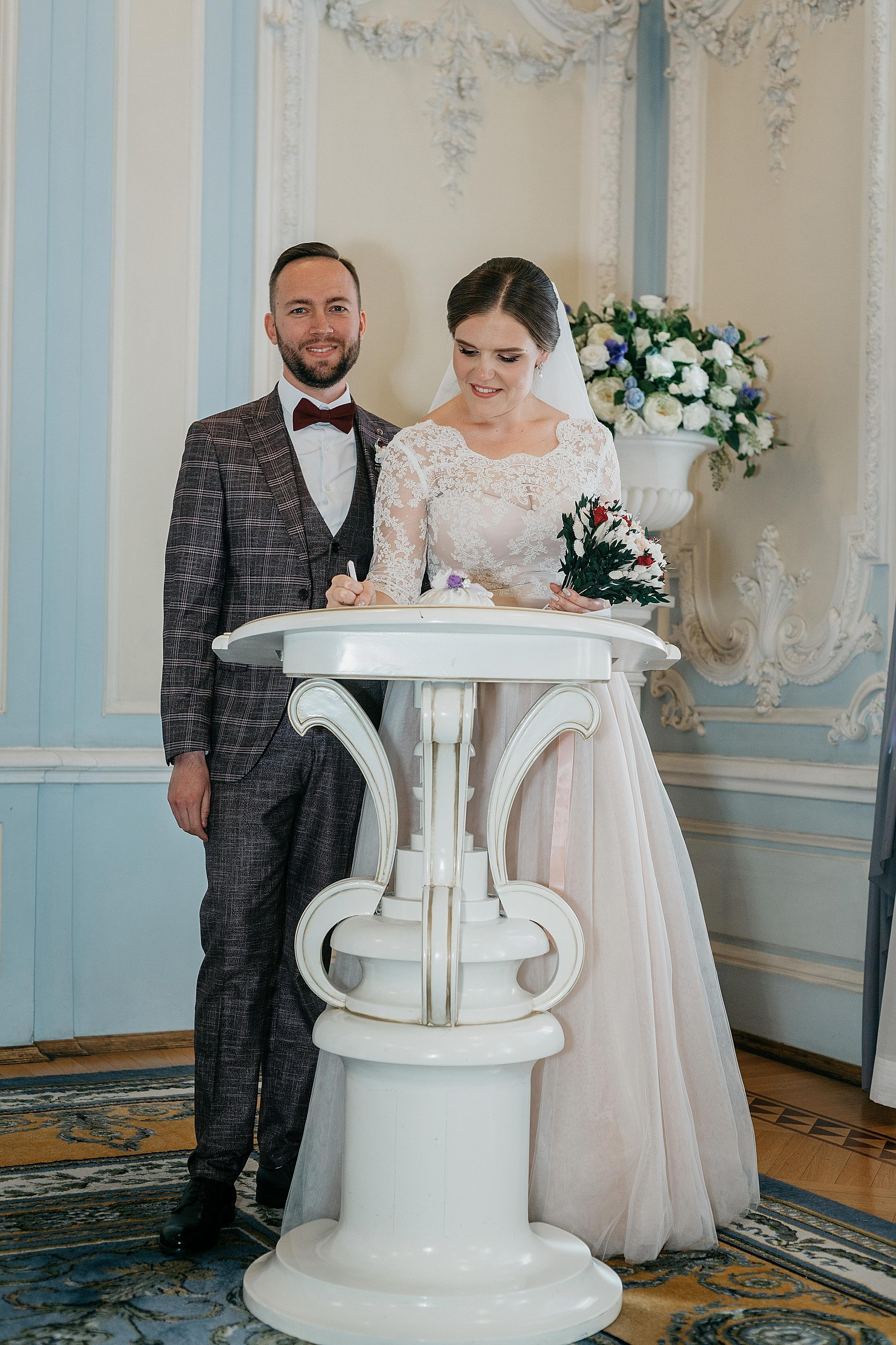 Лидия и Игорь: сборы невесты, Второй Дворец, Исаакиевская площадь, банкет. Душевный фотограф в Санкт-Петербурге. Свадебные и семейные фотосессии