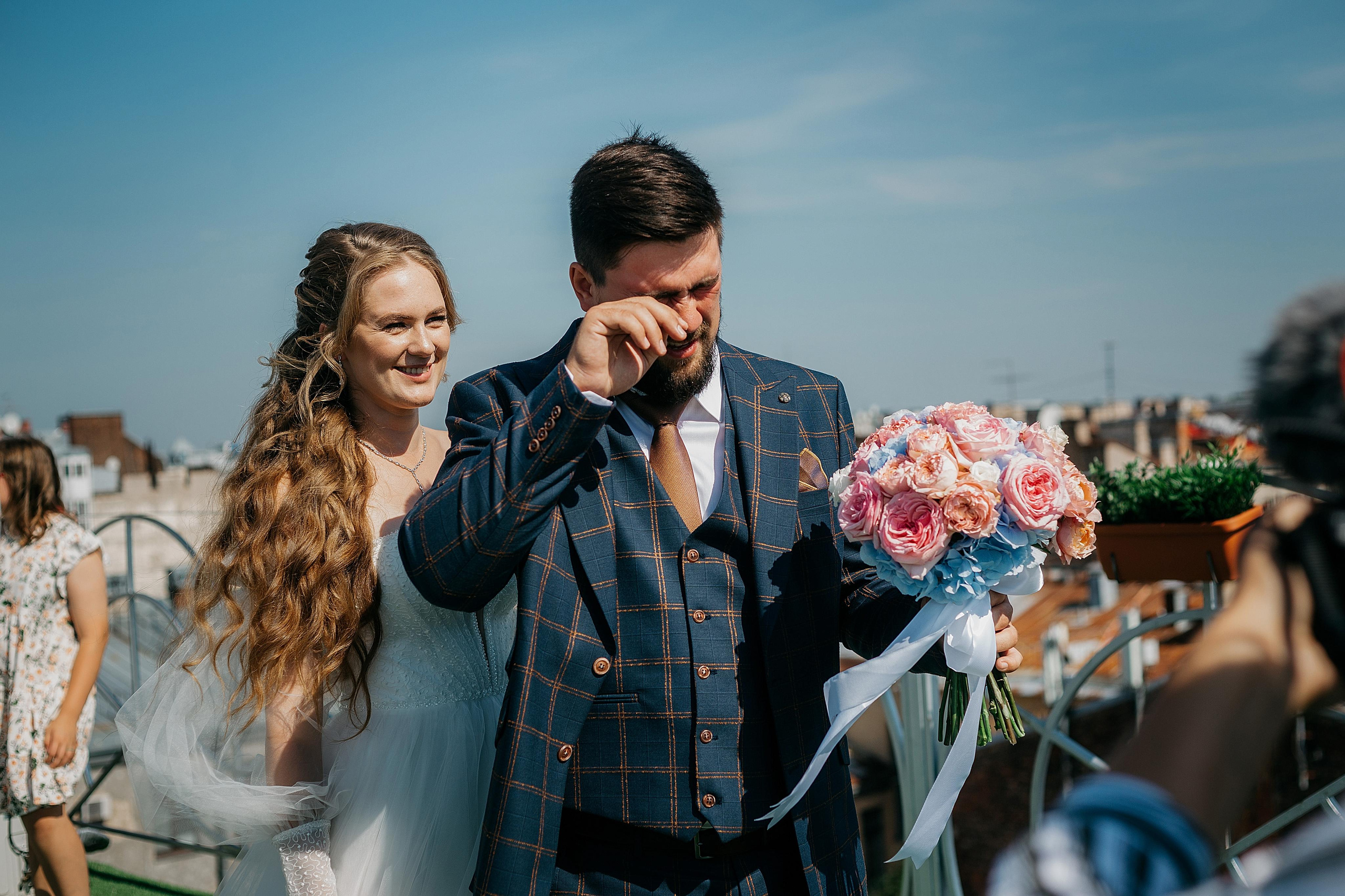 Кристина и Андрей: Апартаменты, загс Кировского р-на и Петергоф. Душевный фотограф в Санкт-Петербурге. Свадебные и семейные фотосессии